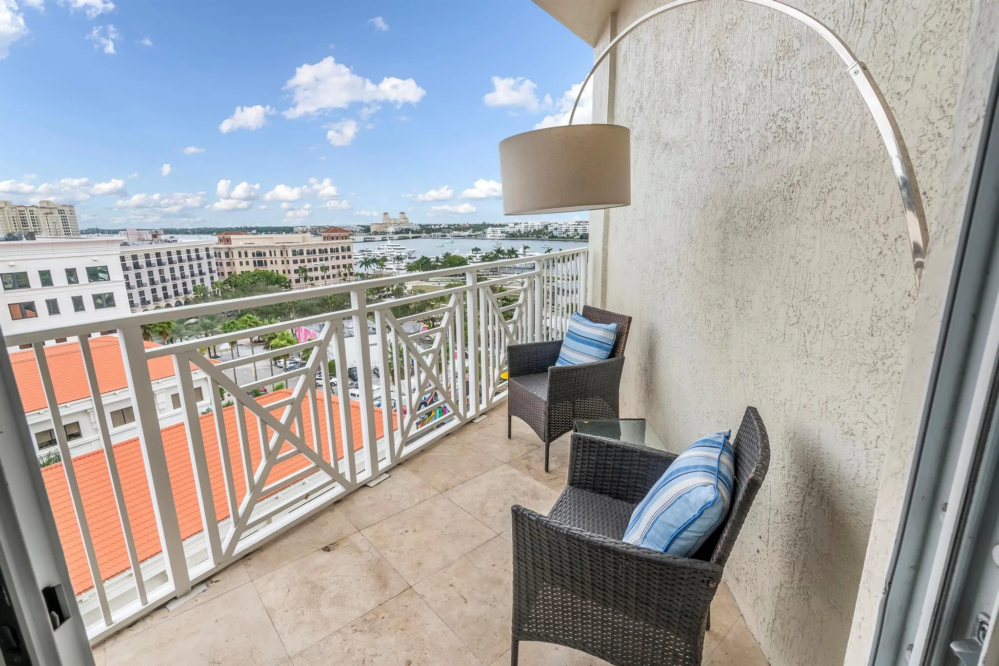 201 S Narcissus Avenue, #806