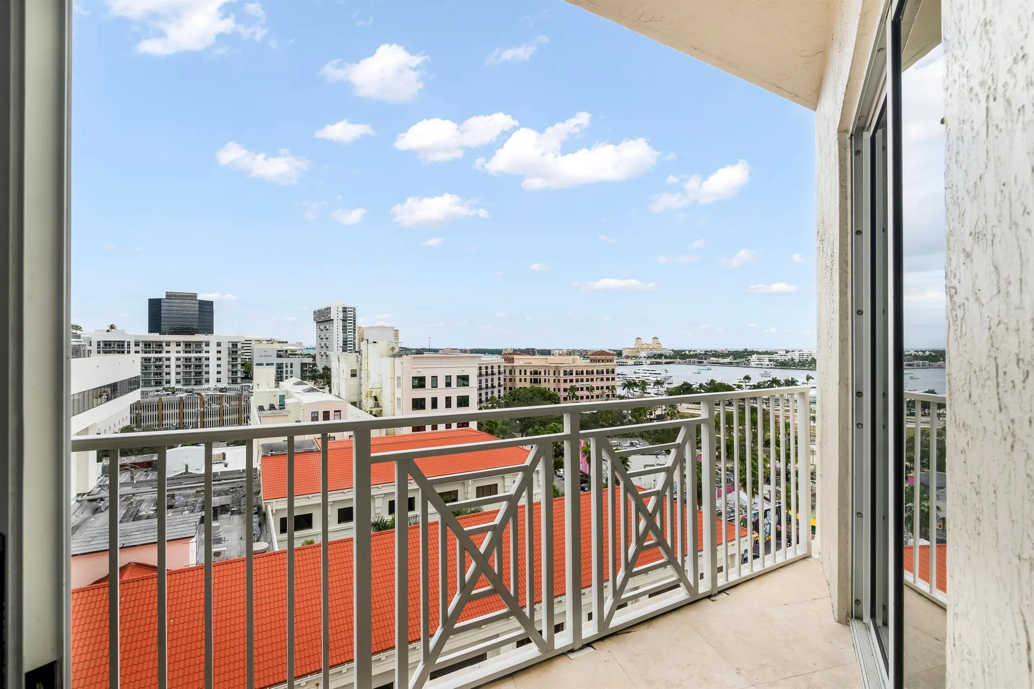 201 S Narcissus Avenue, #806