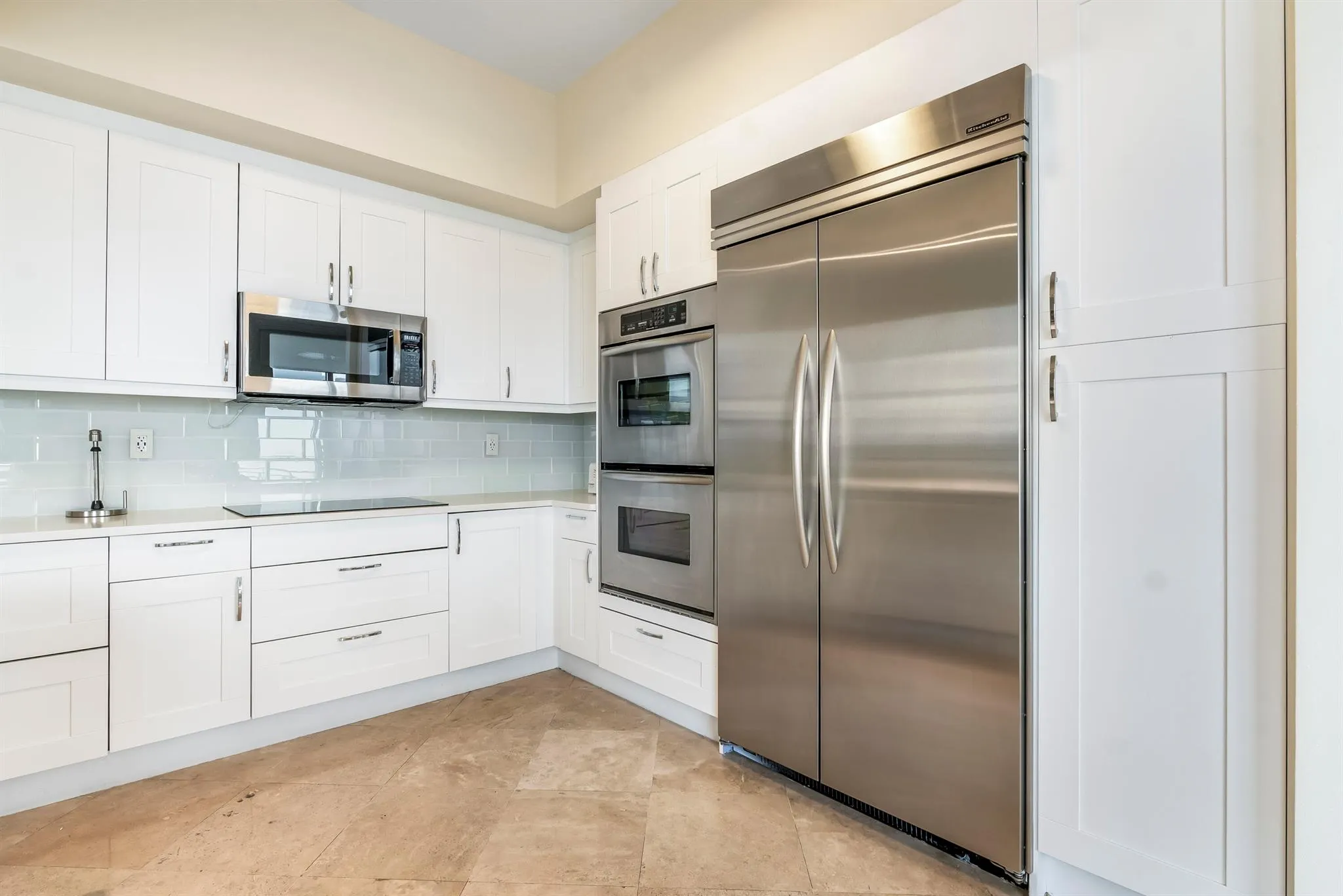 201 S Narcissus Avenue, #806
