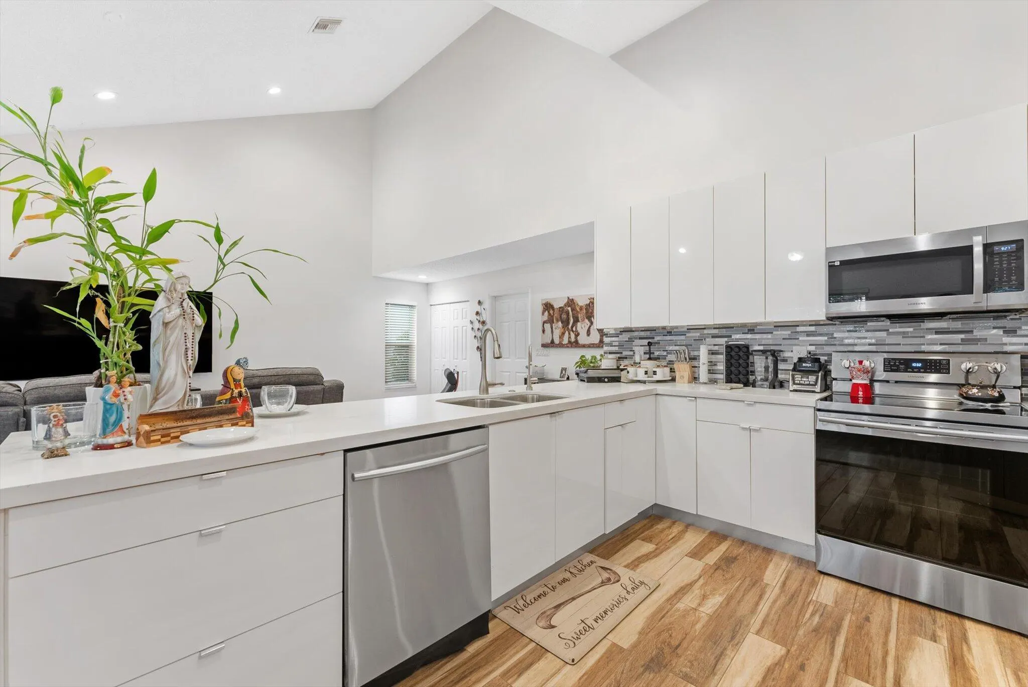 5185 NW 52nd Street