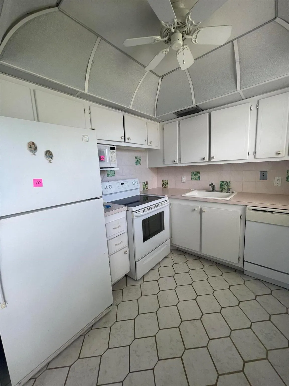 285 Markham M, #285