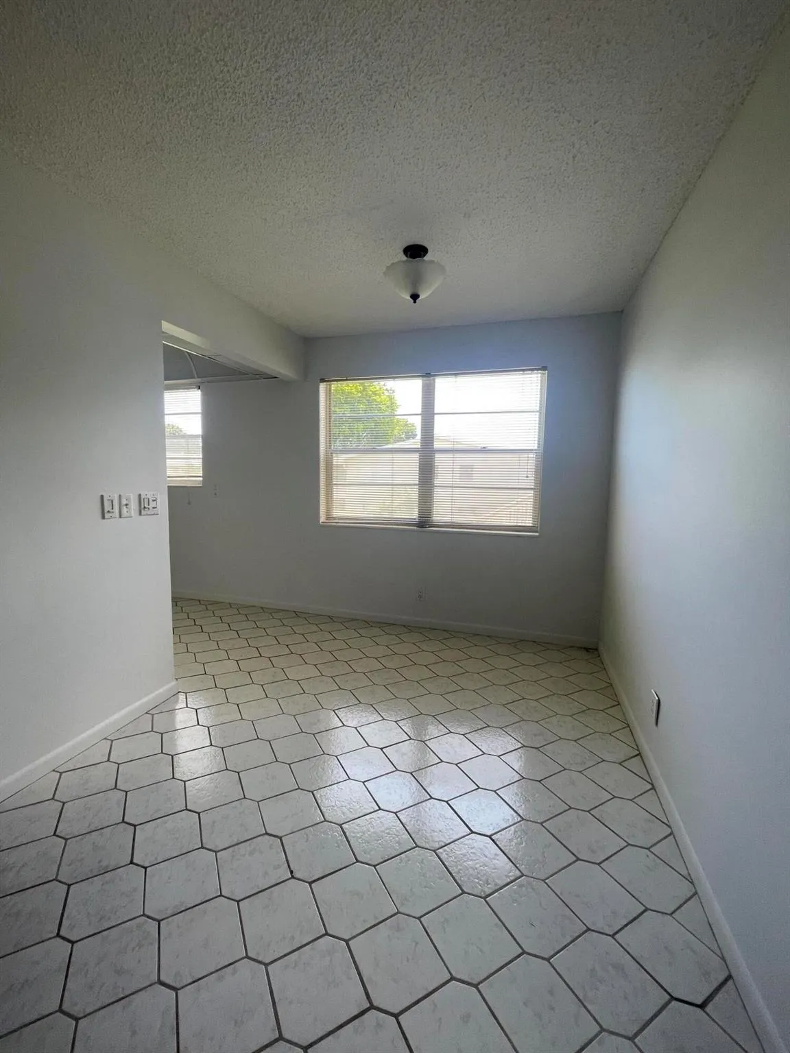285 Markham M, #285