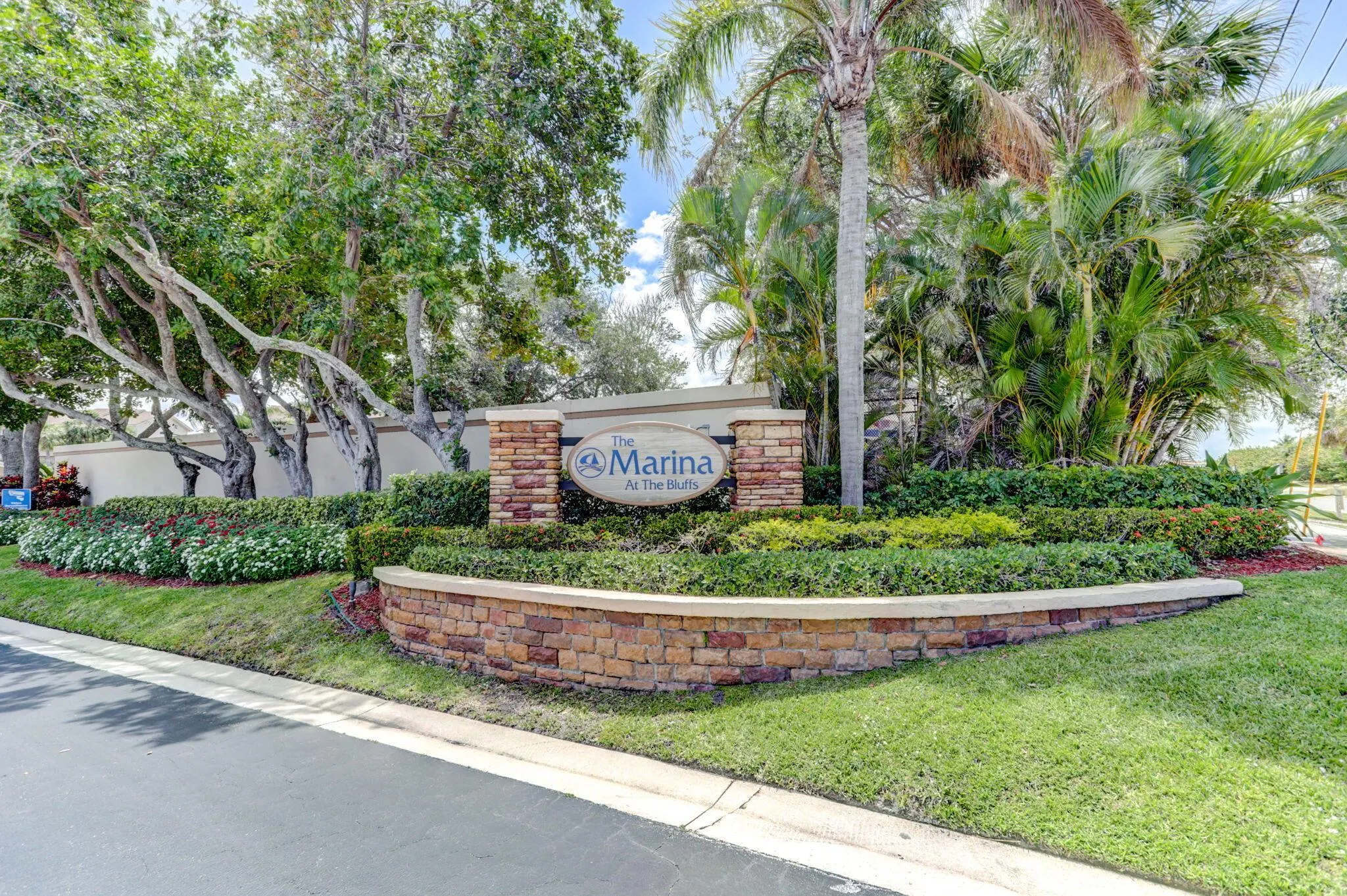 601 Seafarer Circle, #201