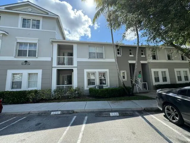 2105 Shoma Drive, #124