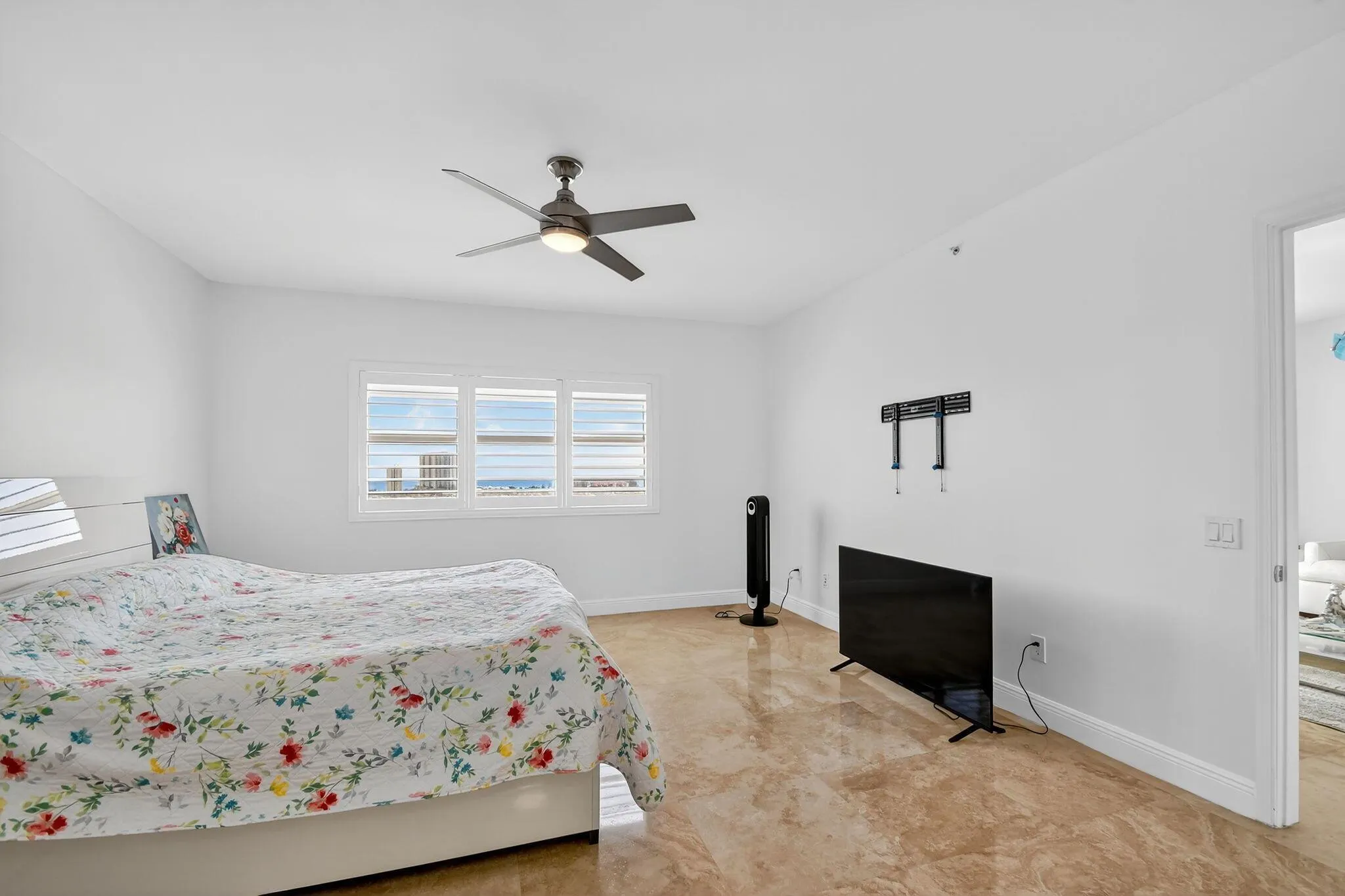 2640 Lake Shore Drive, #1710