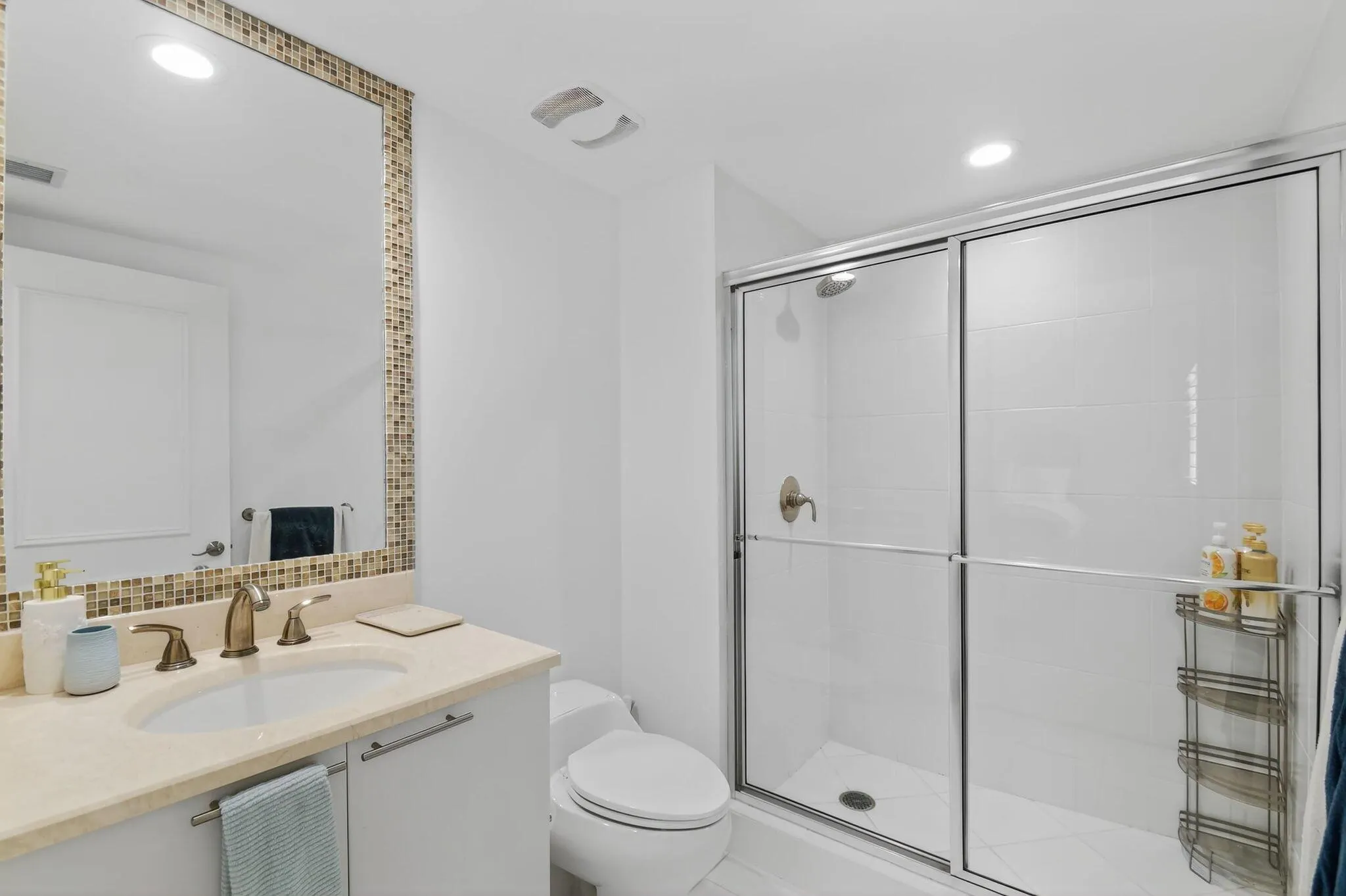 2640 Lake Shore Drive, #1710