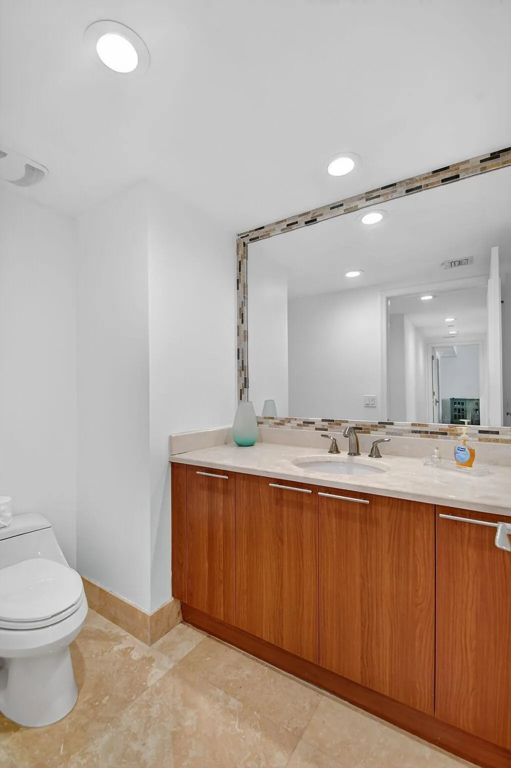 2640 Lake Shore Drive, #1710