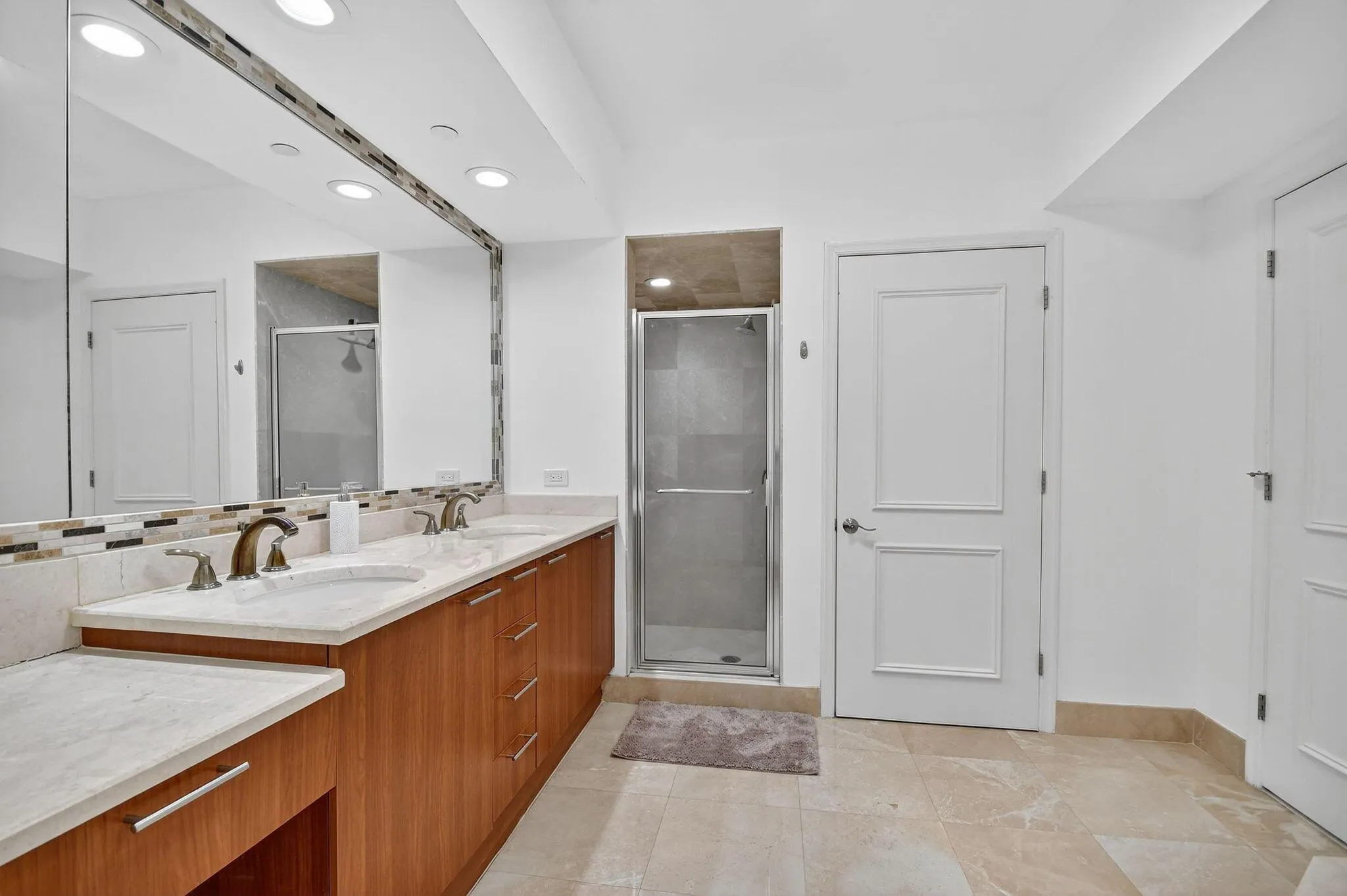 2640 Lake Shore Drive, #1710