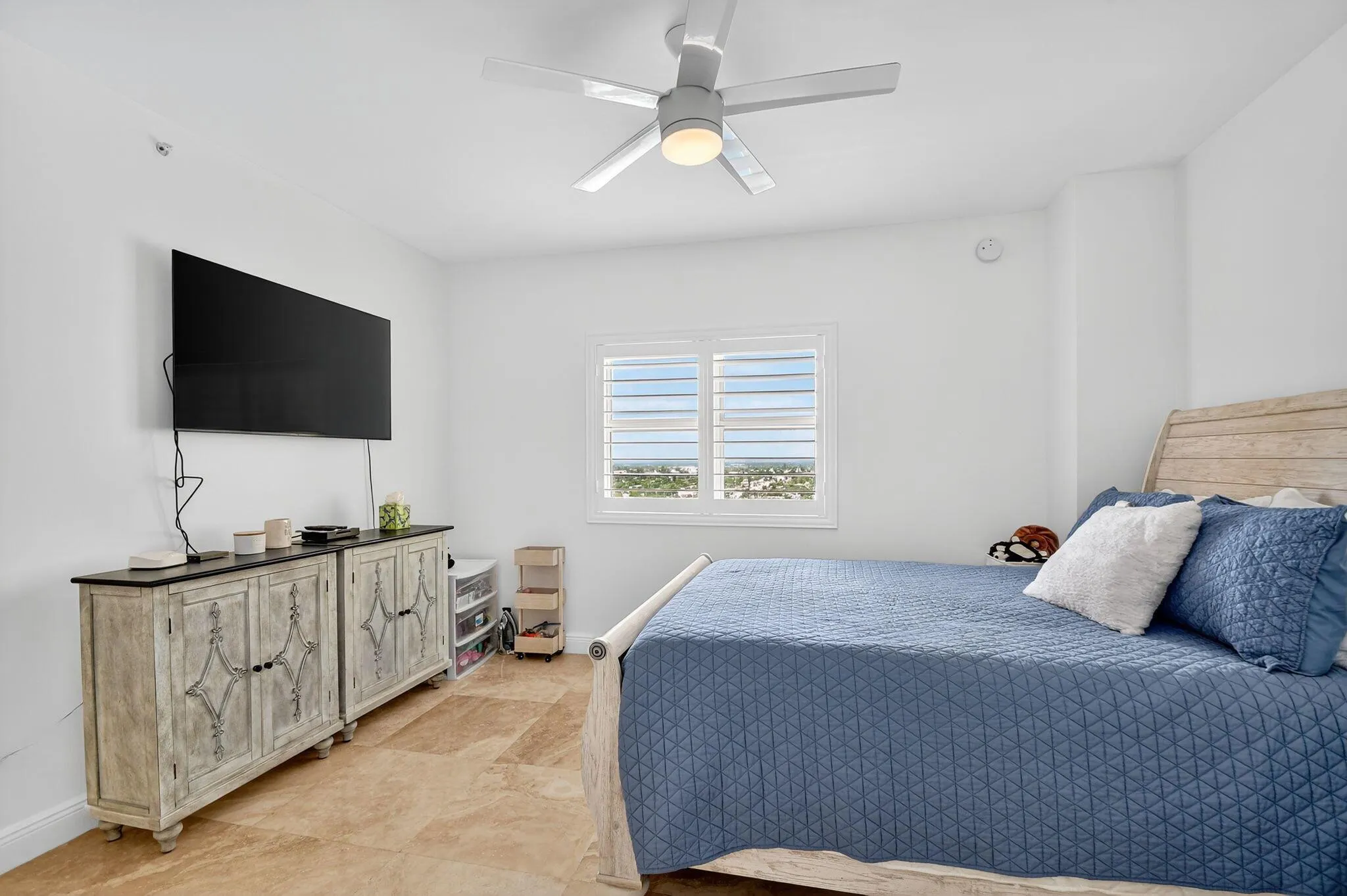 2640 Lake Shore Drive, #1710