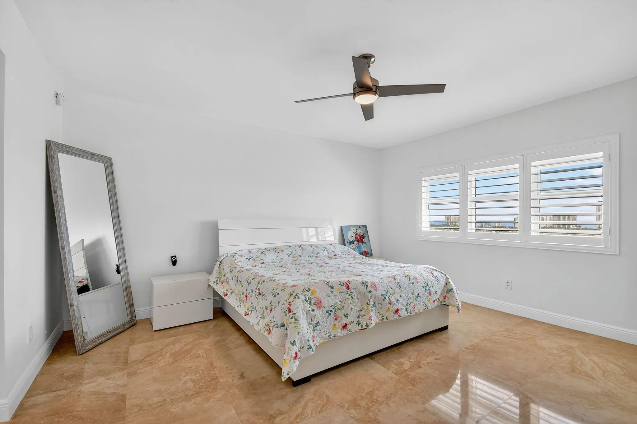 2640 Lake Shore Drive, #1710
