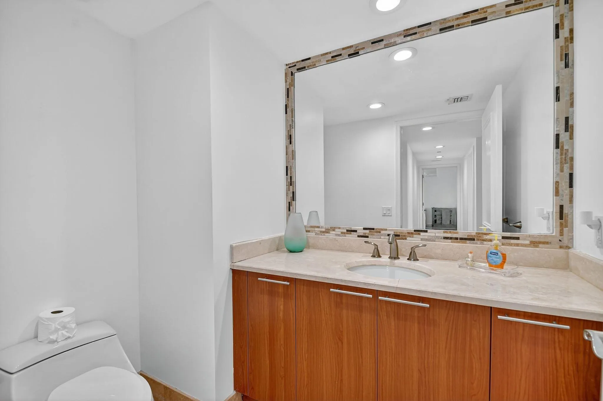 2640 Lake Shore Drive, #1710