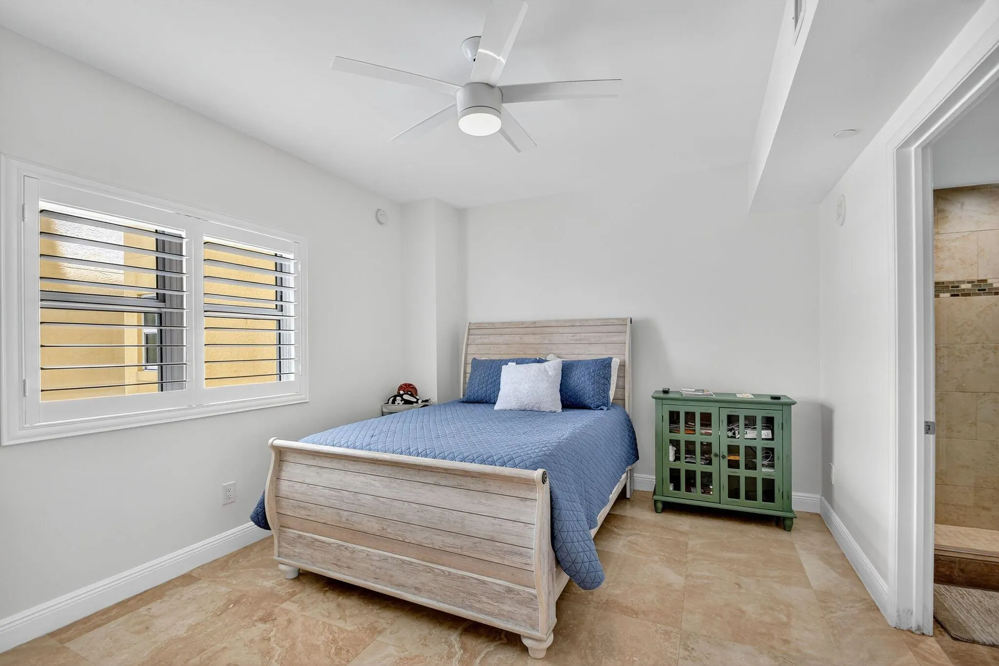 2640 Lake Shore Drive, #1710