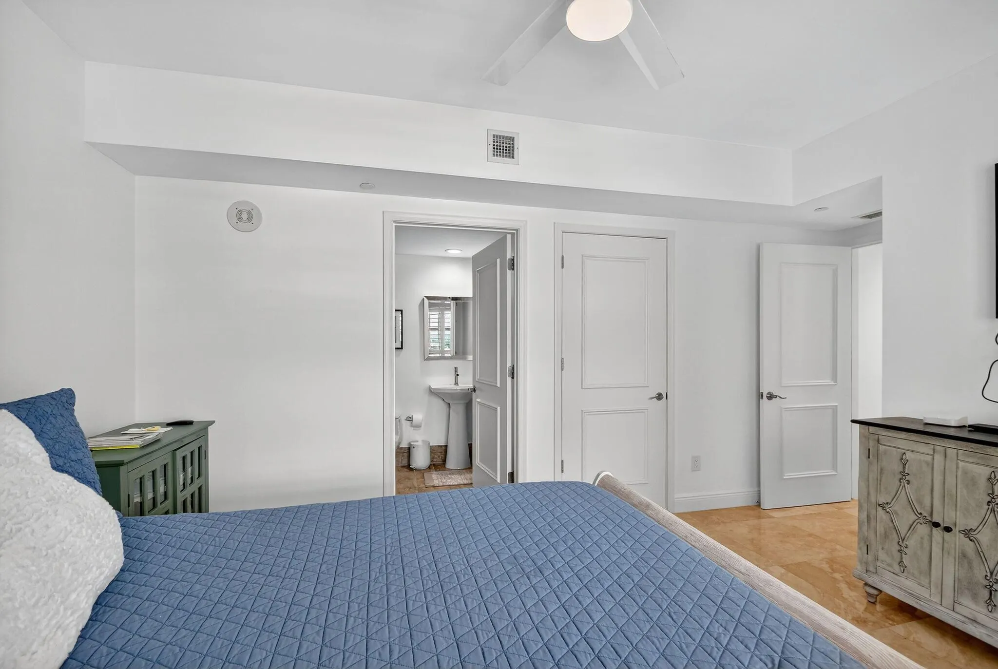 2640 Lake Shore Drive, #1710