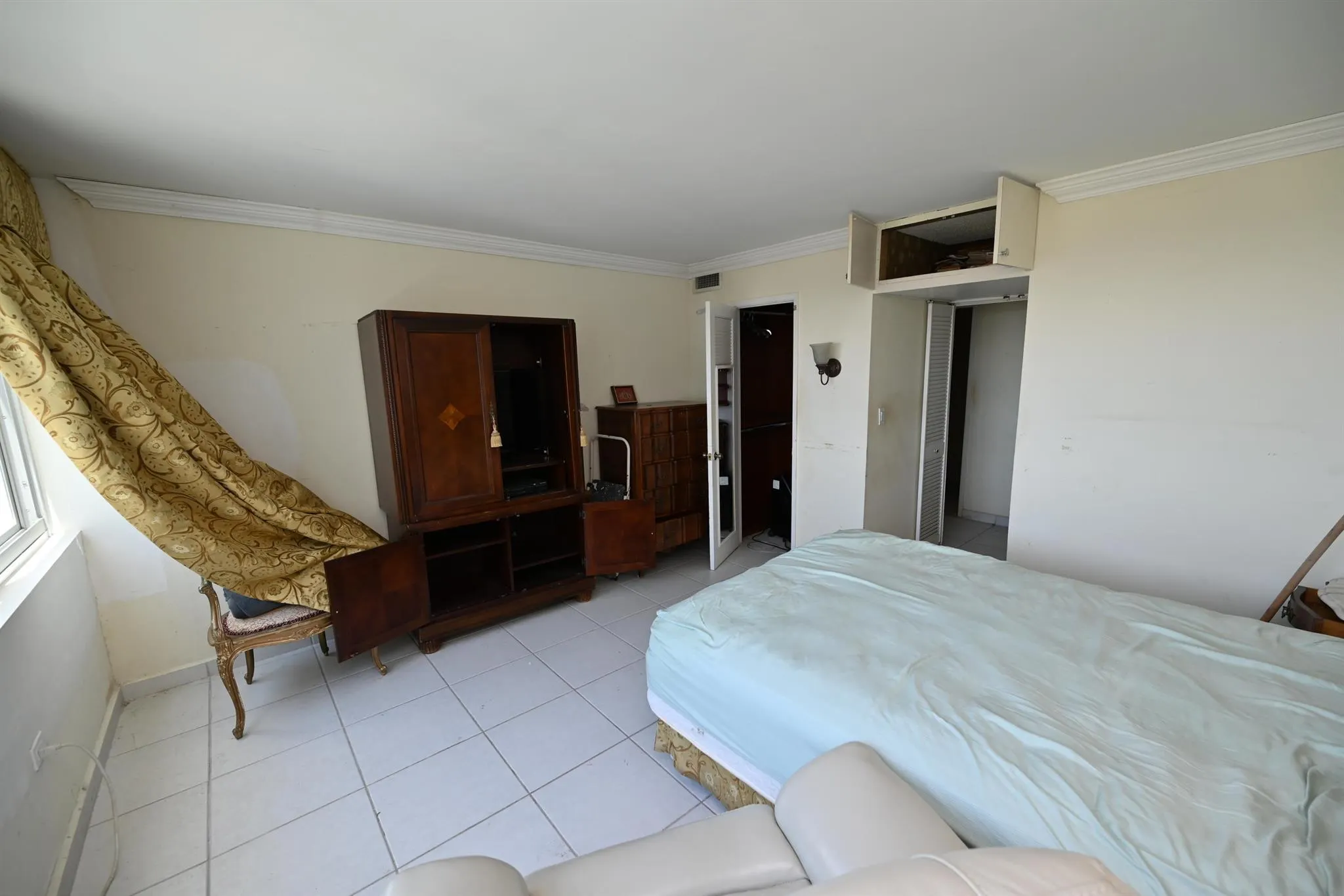 7135 Collins Avenue, #1603