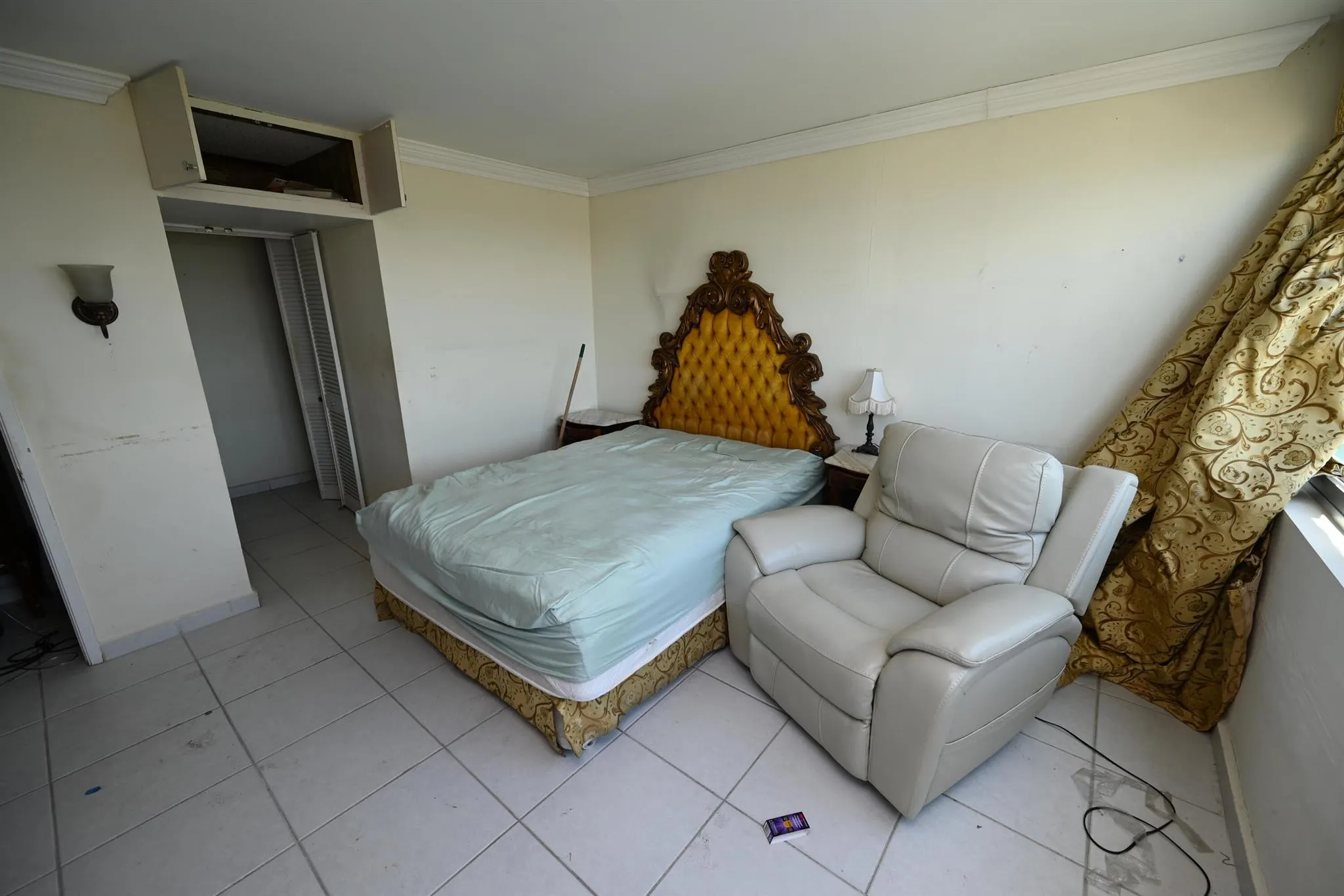 7135 Collins Avenue, #1603