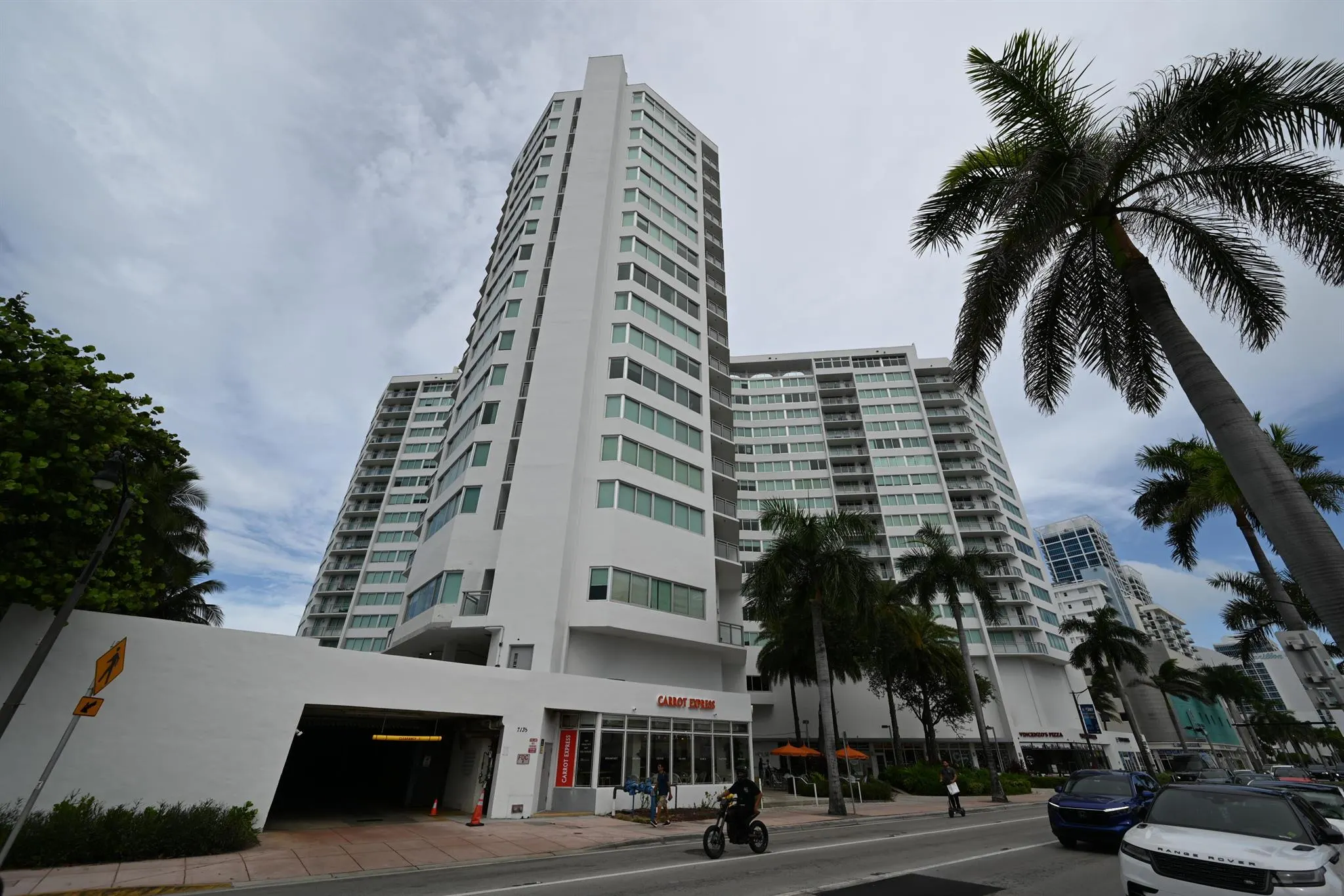 7135 Collins Avenue, #1603