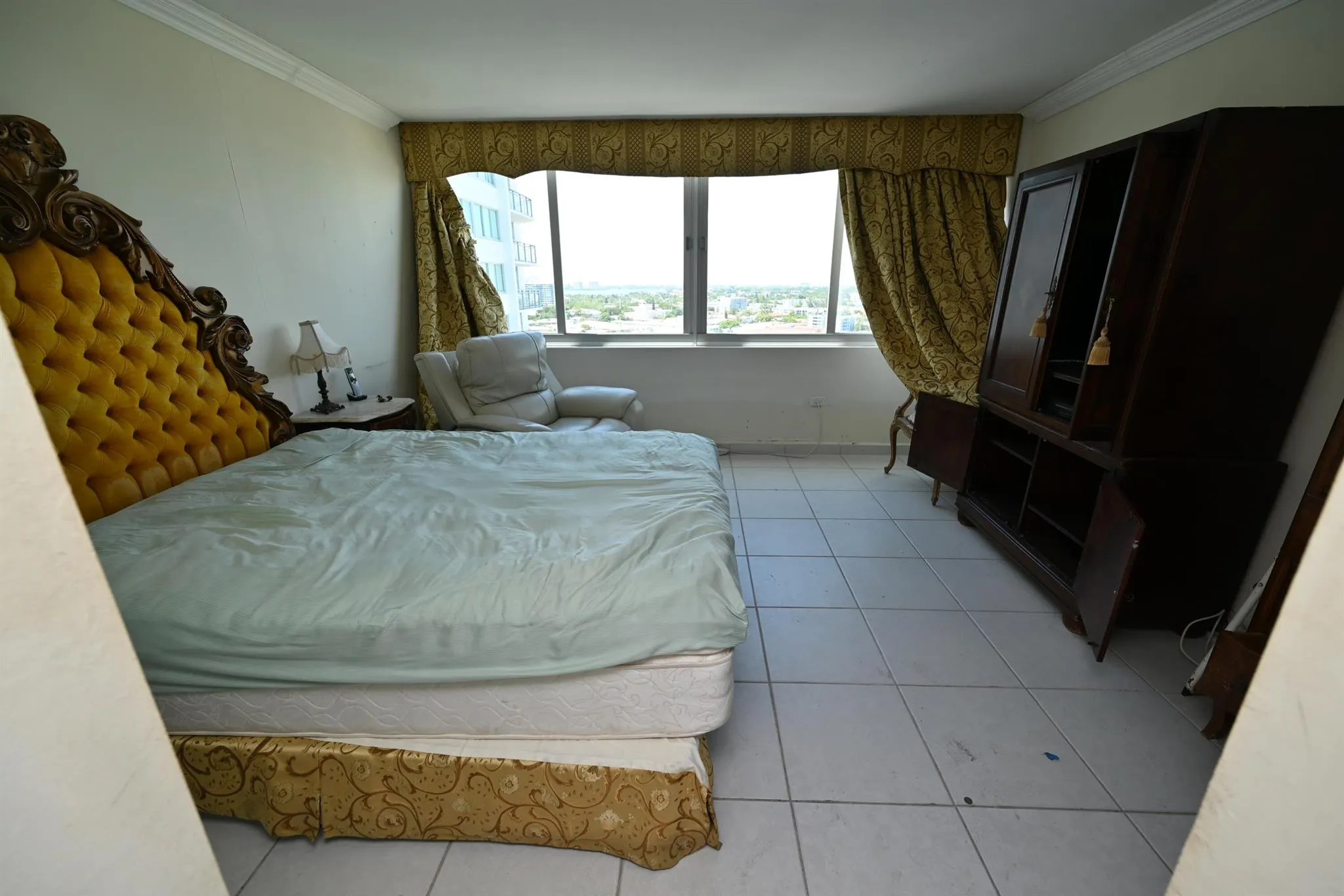 7135 Collins Avenue, #1603