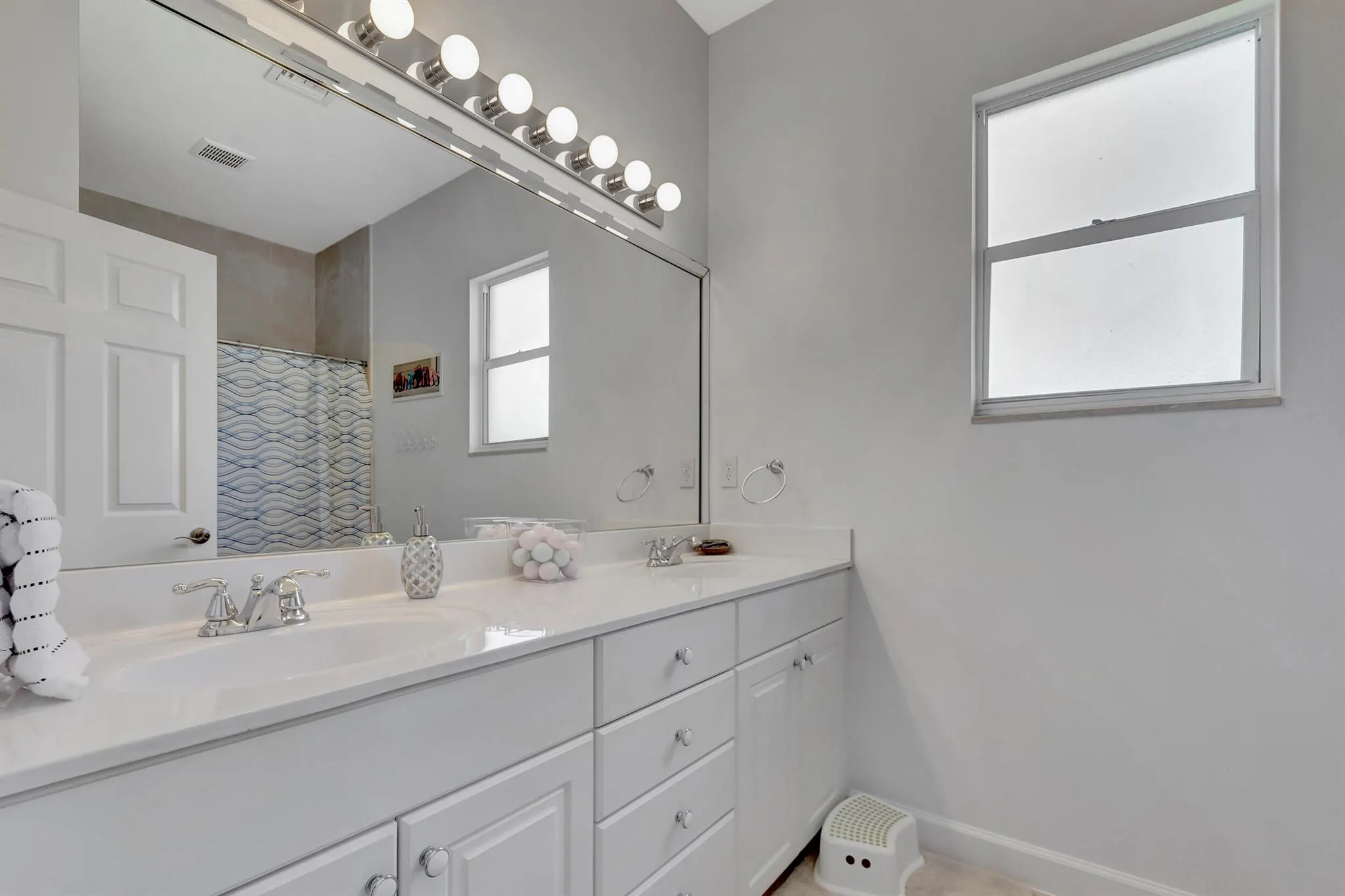 6173 Lottie Lane