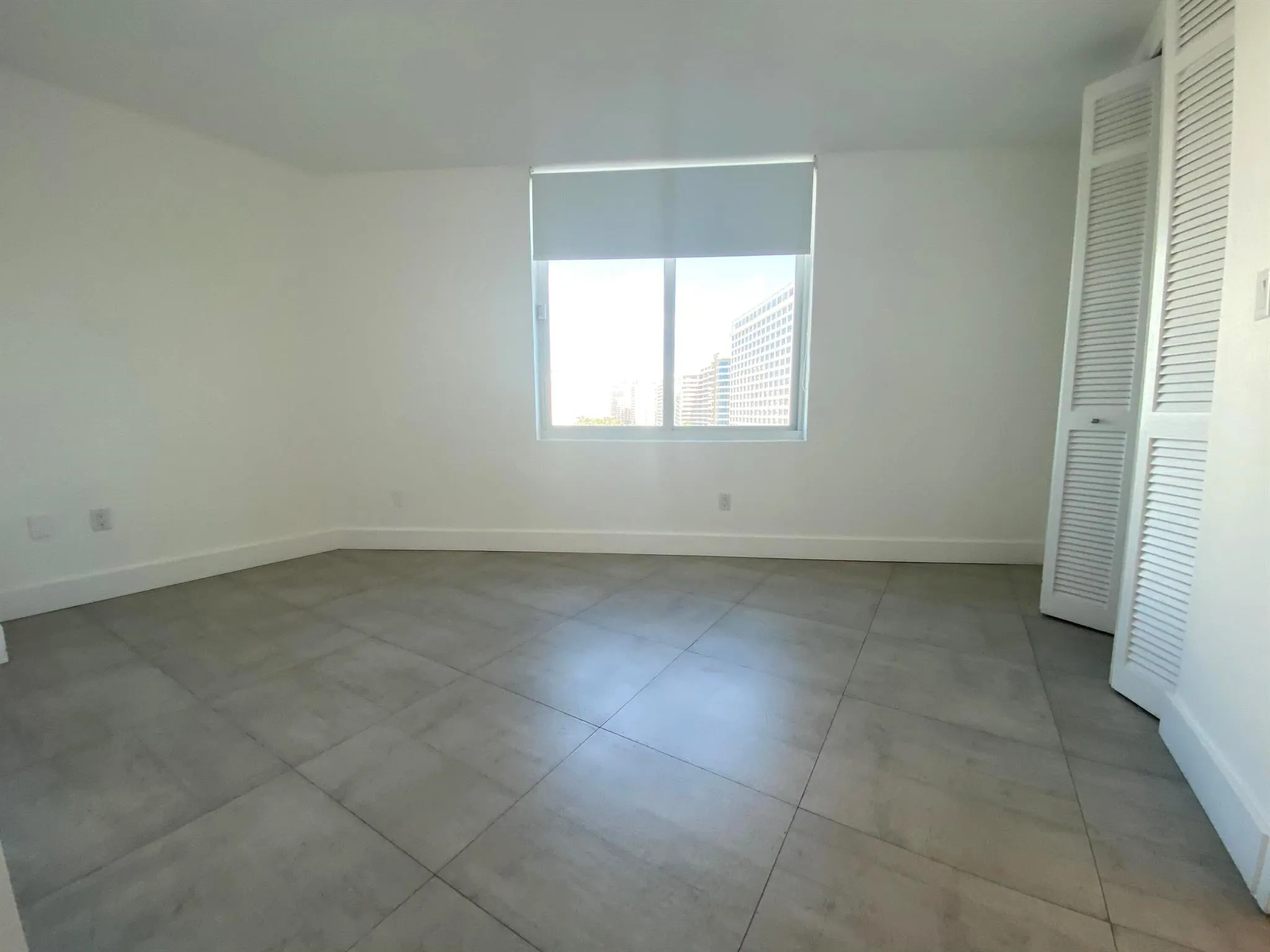 5401 Collins Avenue, #620