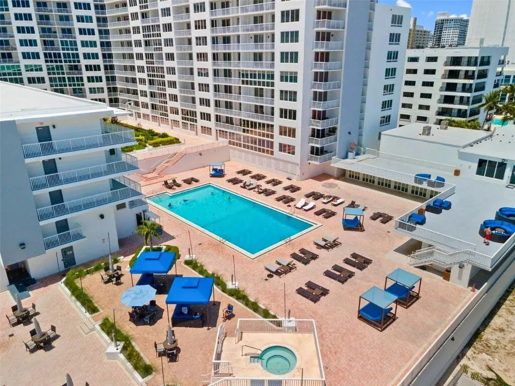 5401 Collins Avenue, #620