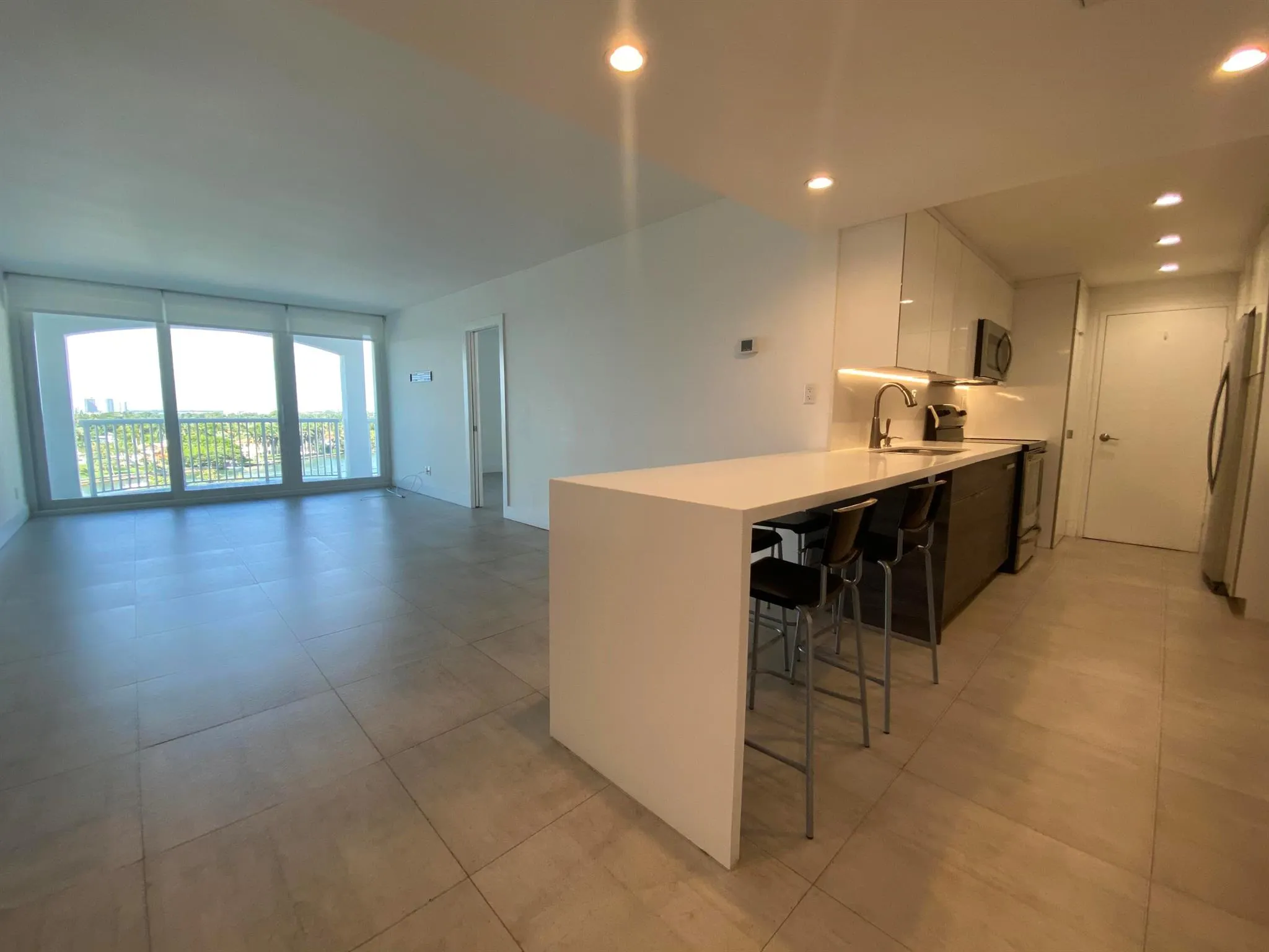 5401 Collins Avenue, #620