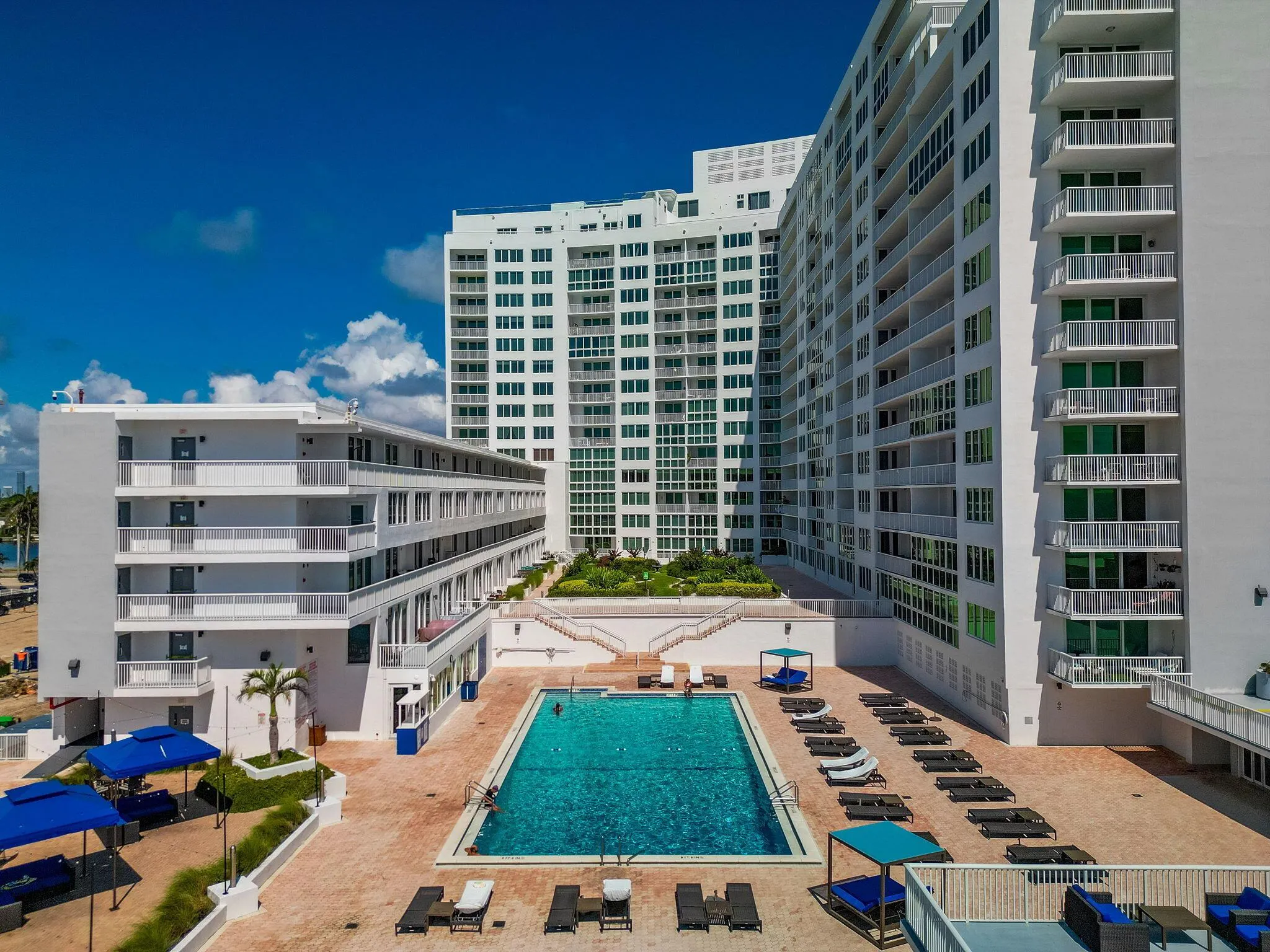 5401 Collins Avenue, #620
