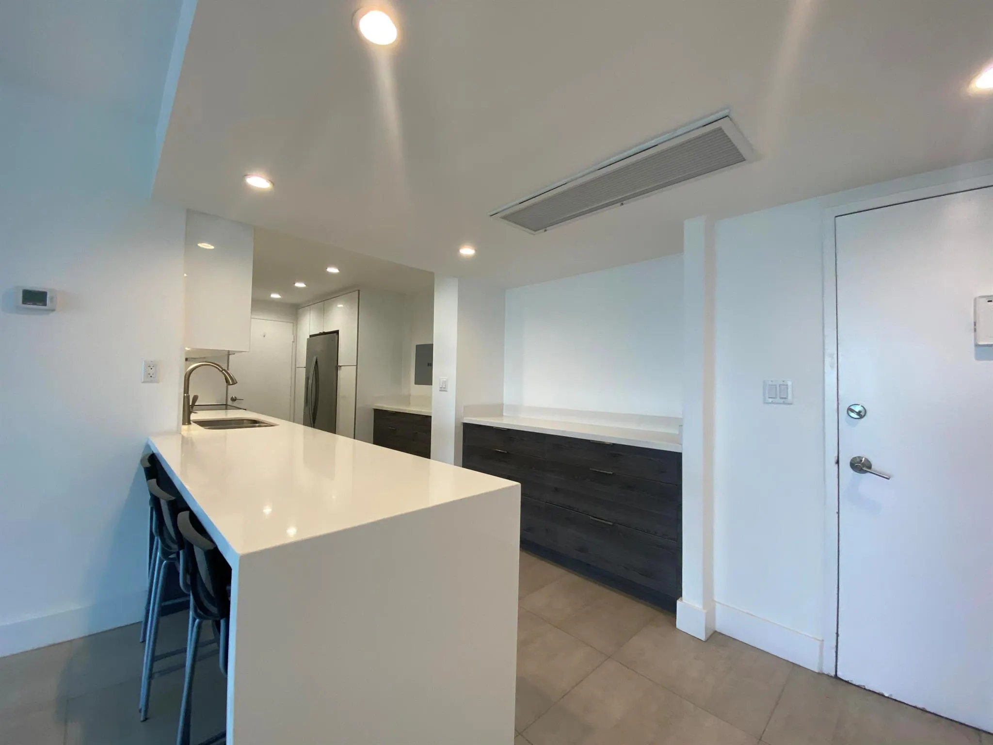 5401 Collins Avenue, #620