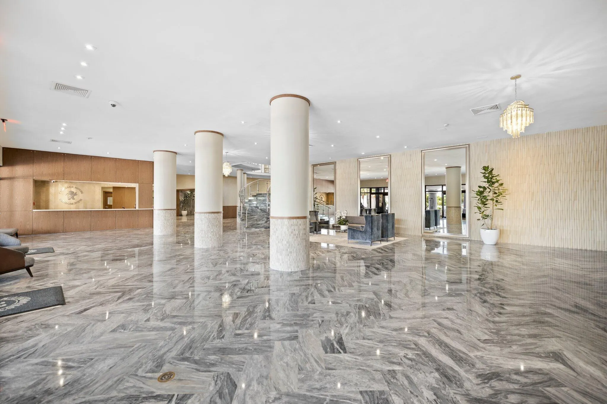 5401 Collins Avenue, #620