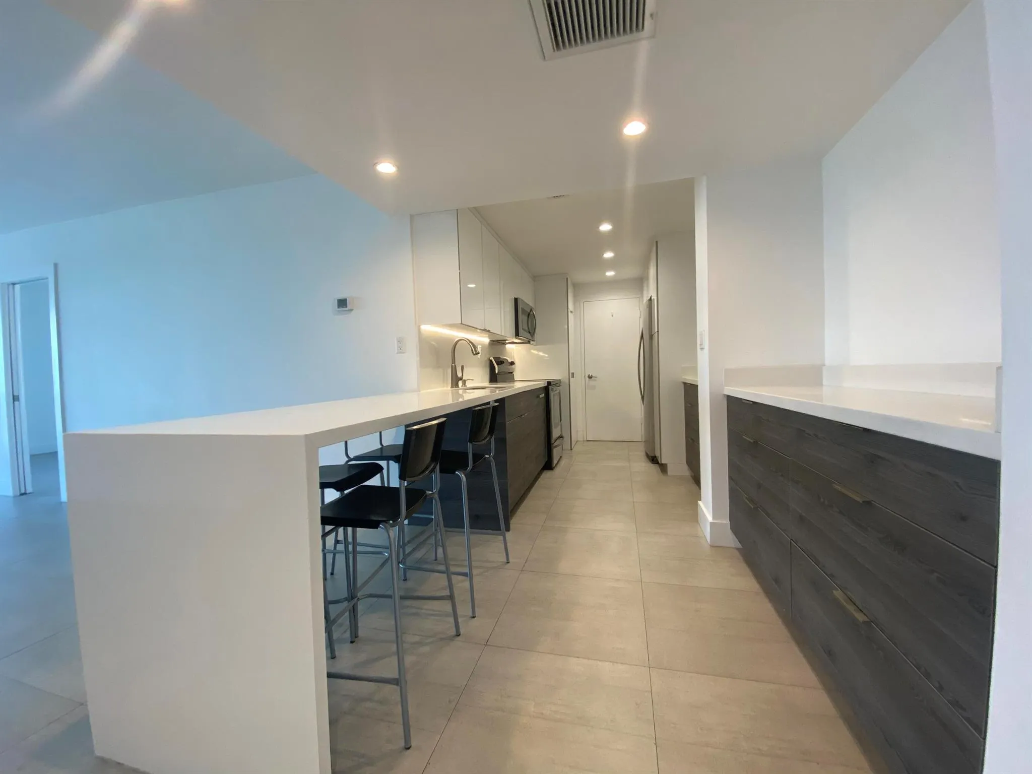 5401 Collins Avenue, #620