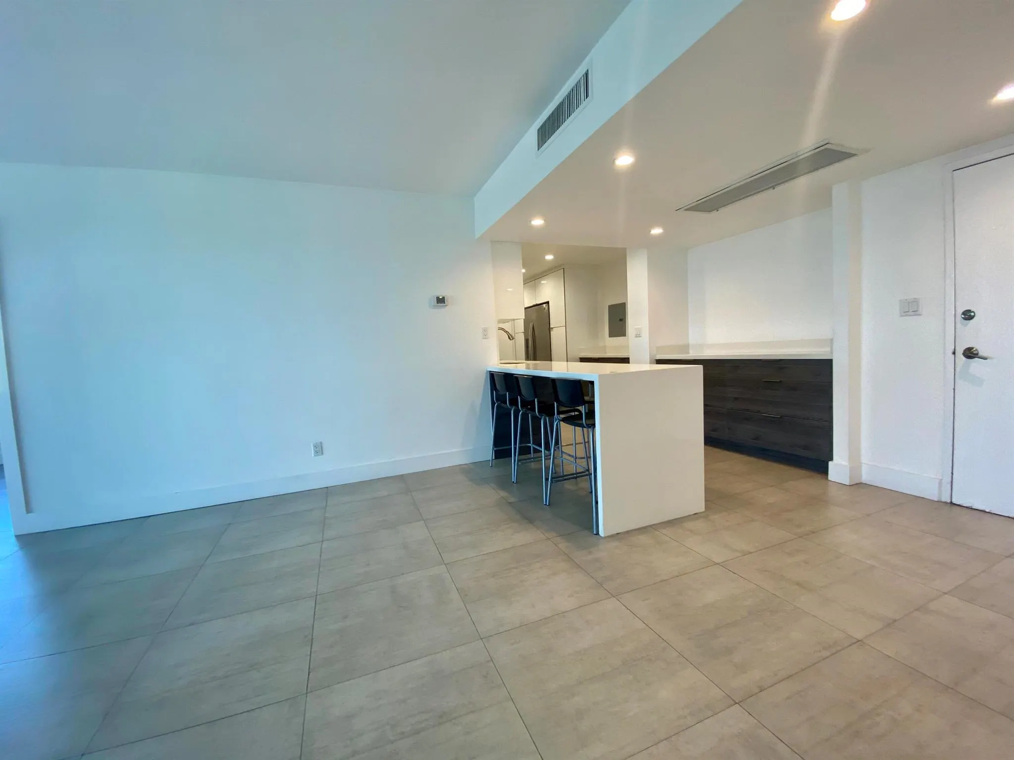 5401 Collins Avenue, #620