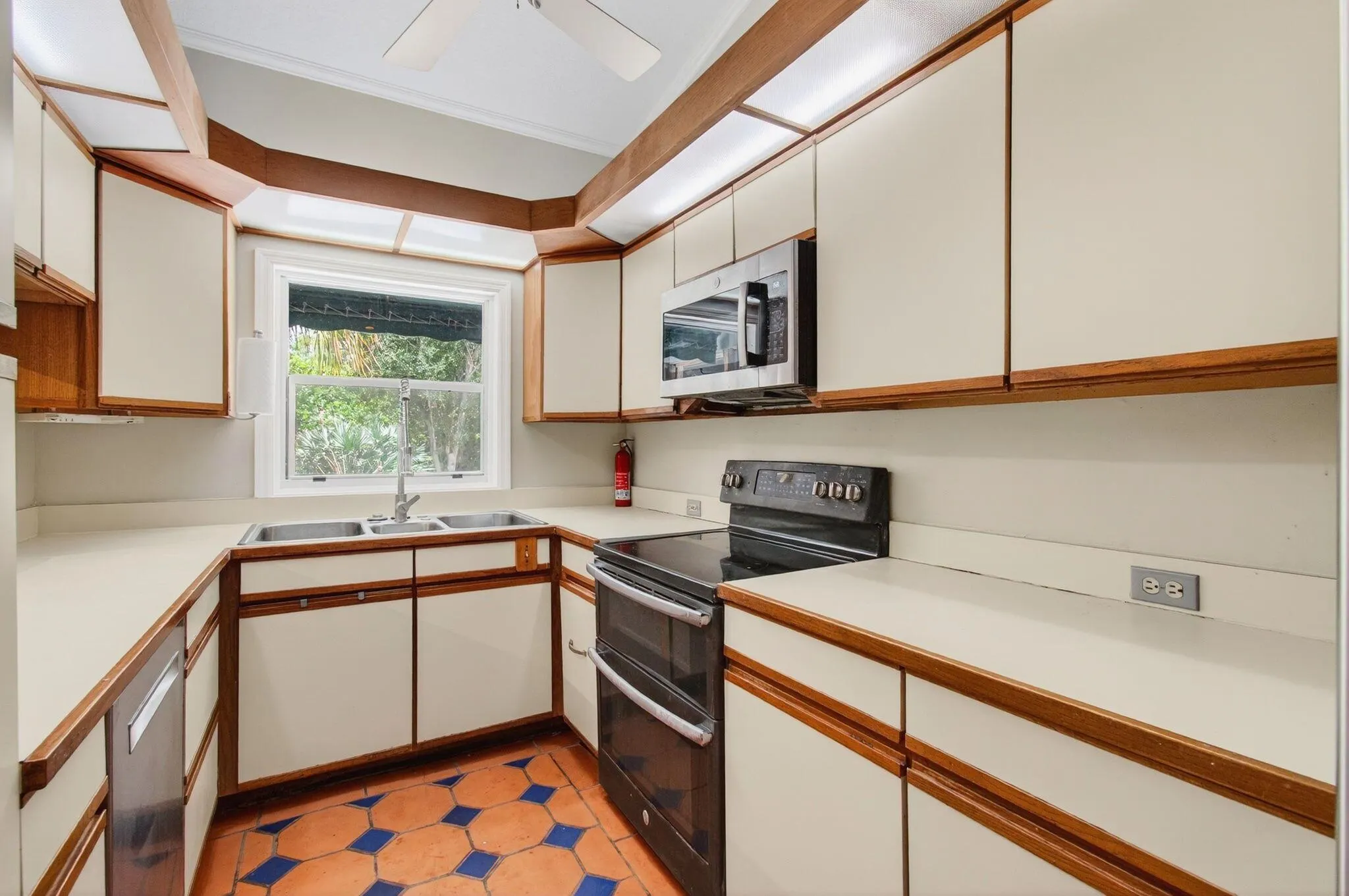 420 Santa Fe Road