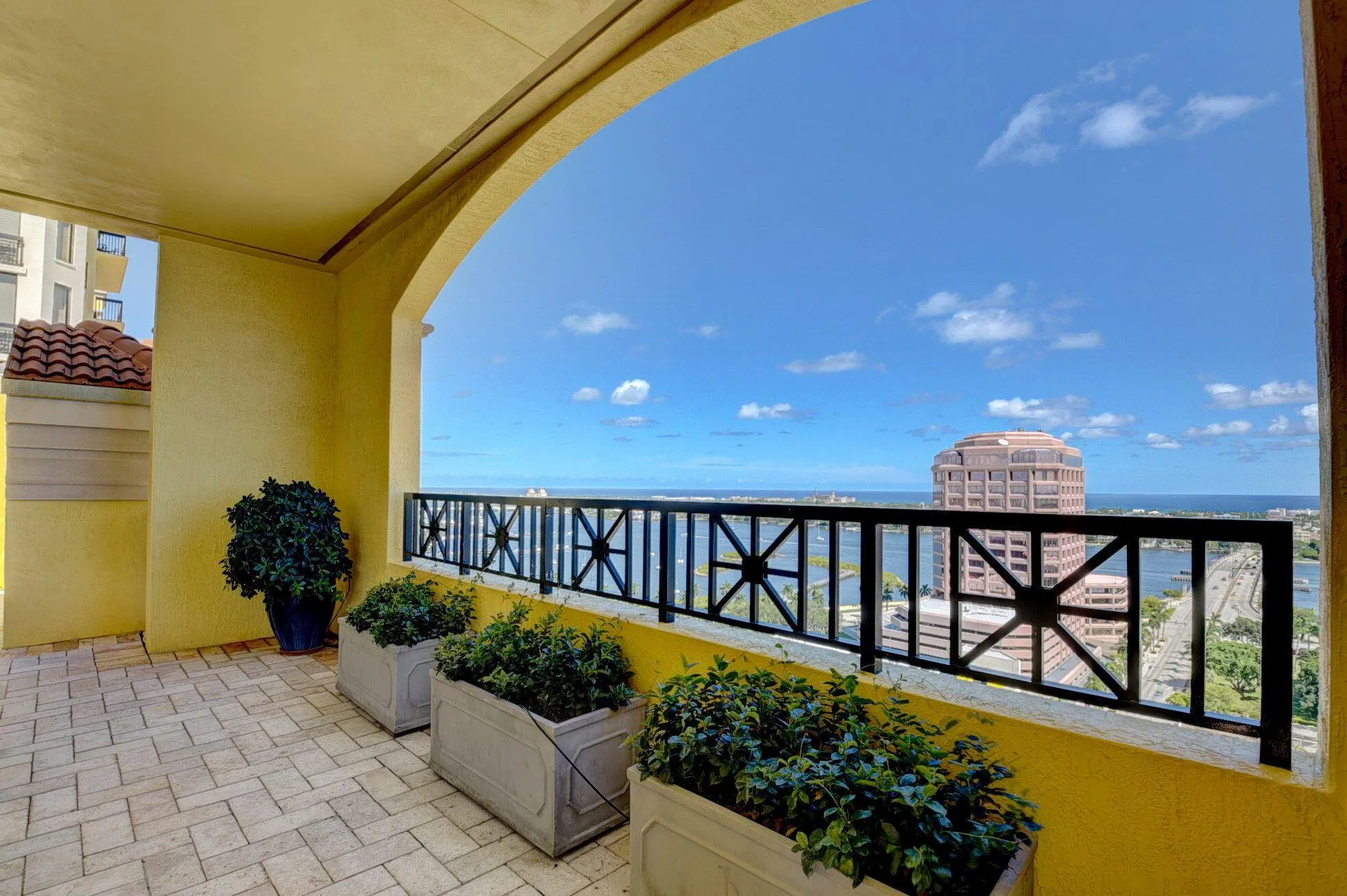 801 S Olive Avenue, #1022