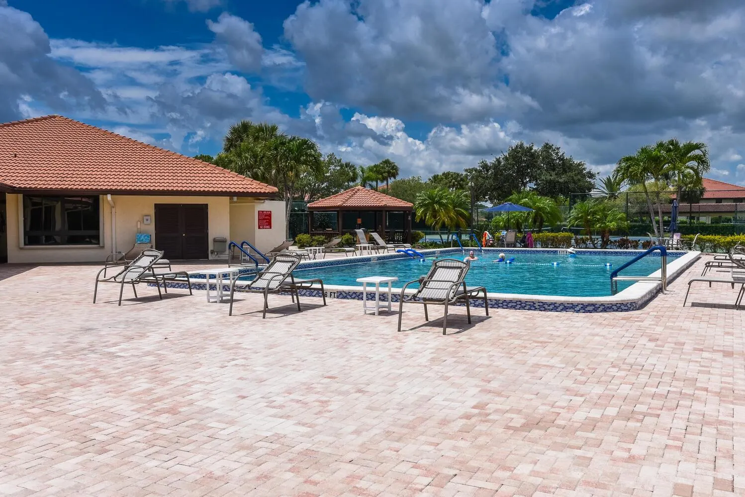 390 SW South River Drive, #202
