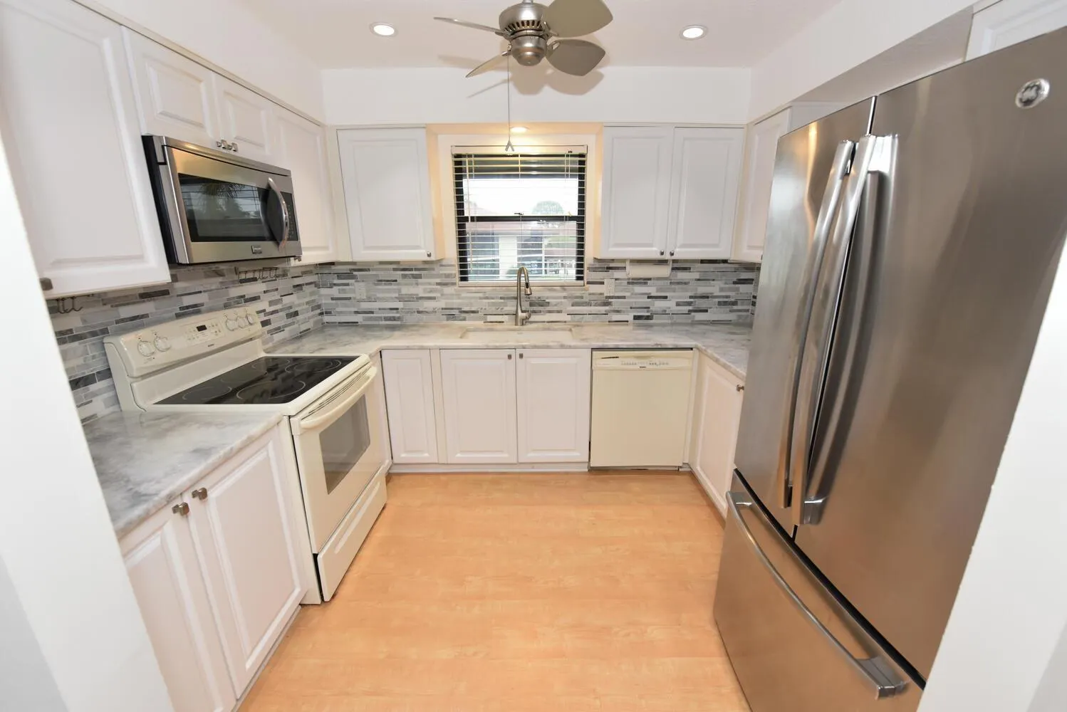 390 SW South River Drive, #202