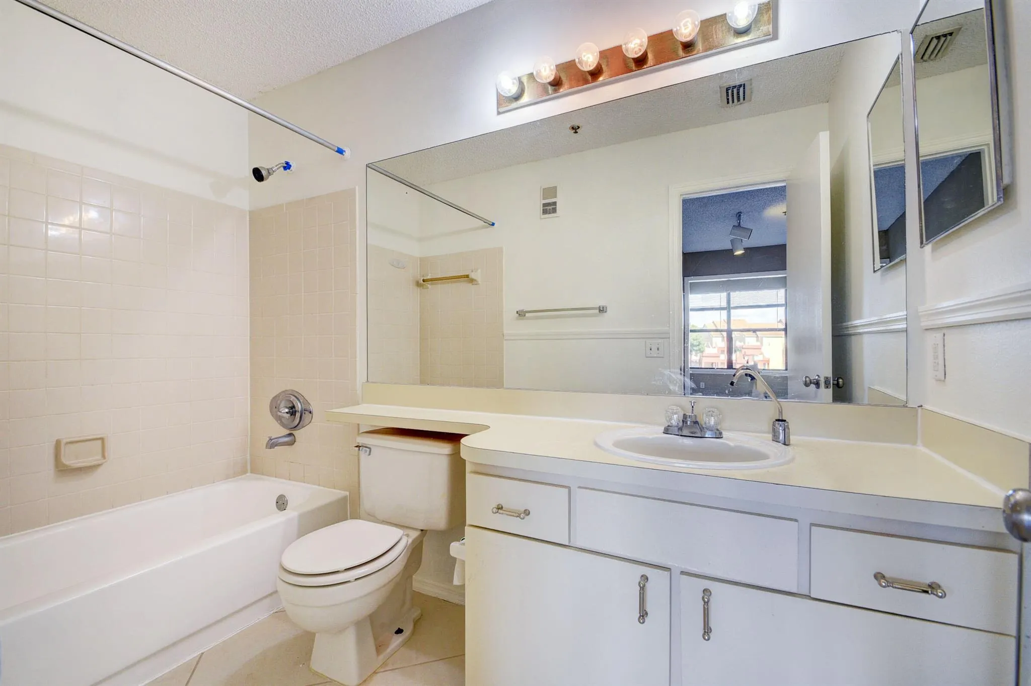 2313 N Congress Avenue, #37