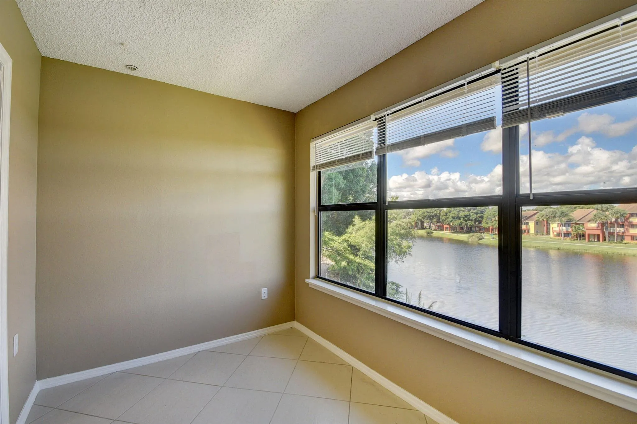 2313 N Congress Avenue, #37