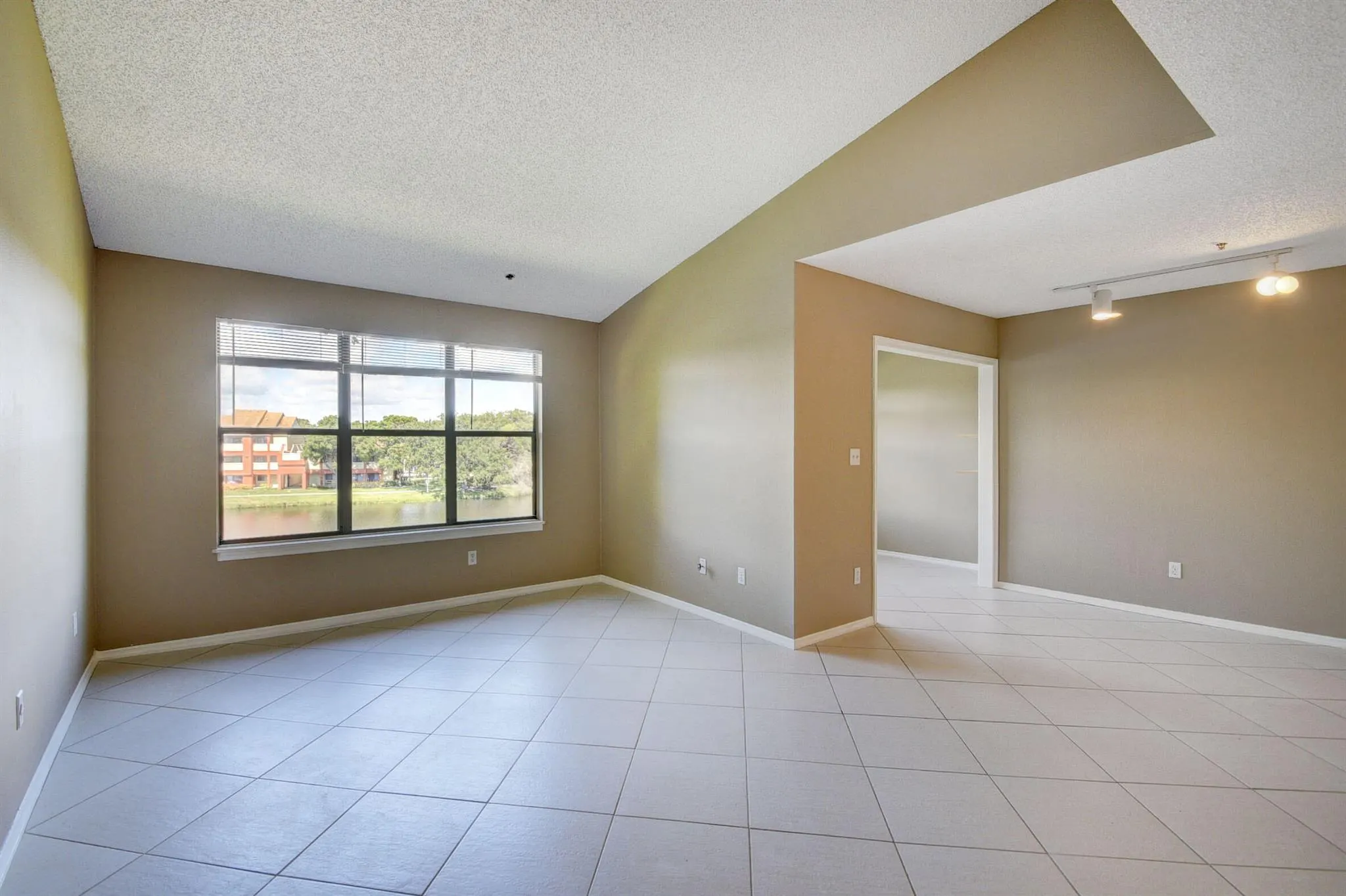 2313 N Congress Avenue, #37
