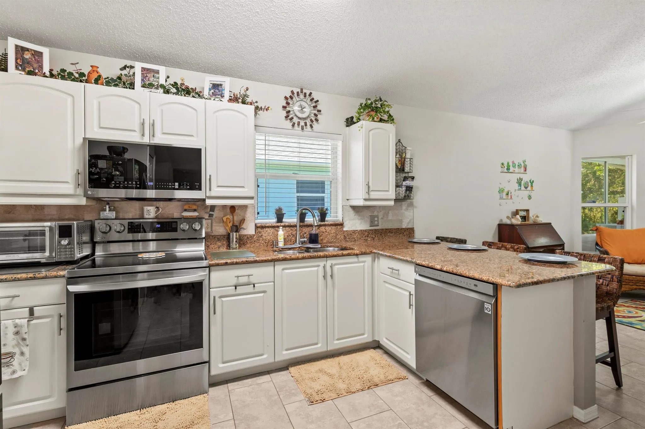 5906 Travelers Way
