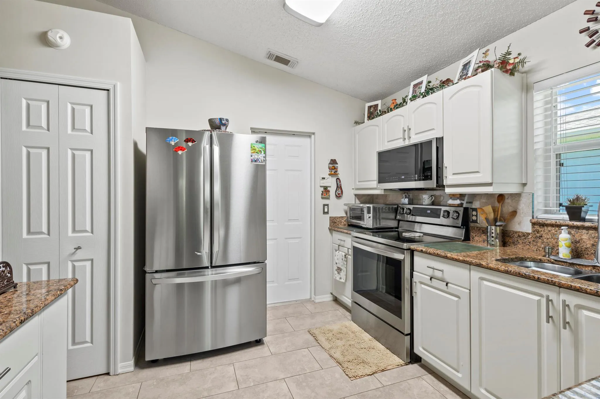 5906 Travelers Way