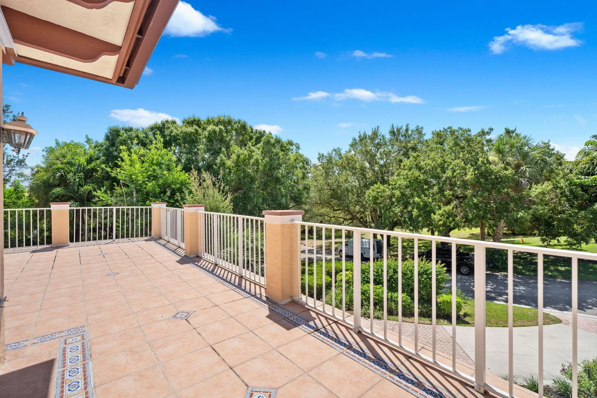 6 Castle Hill Way