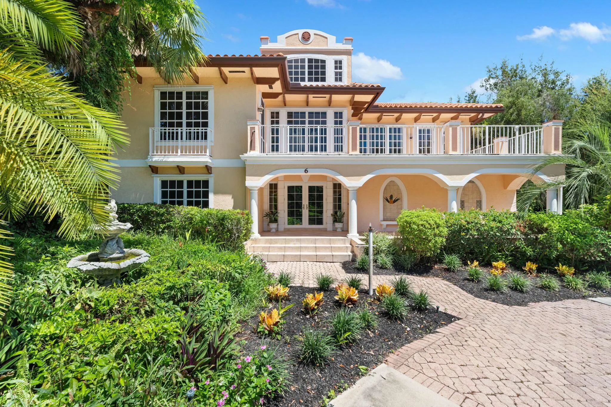 6 Castle Hill Way