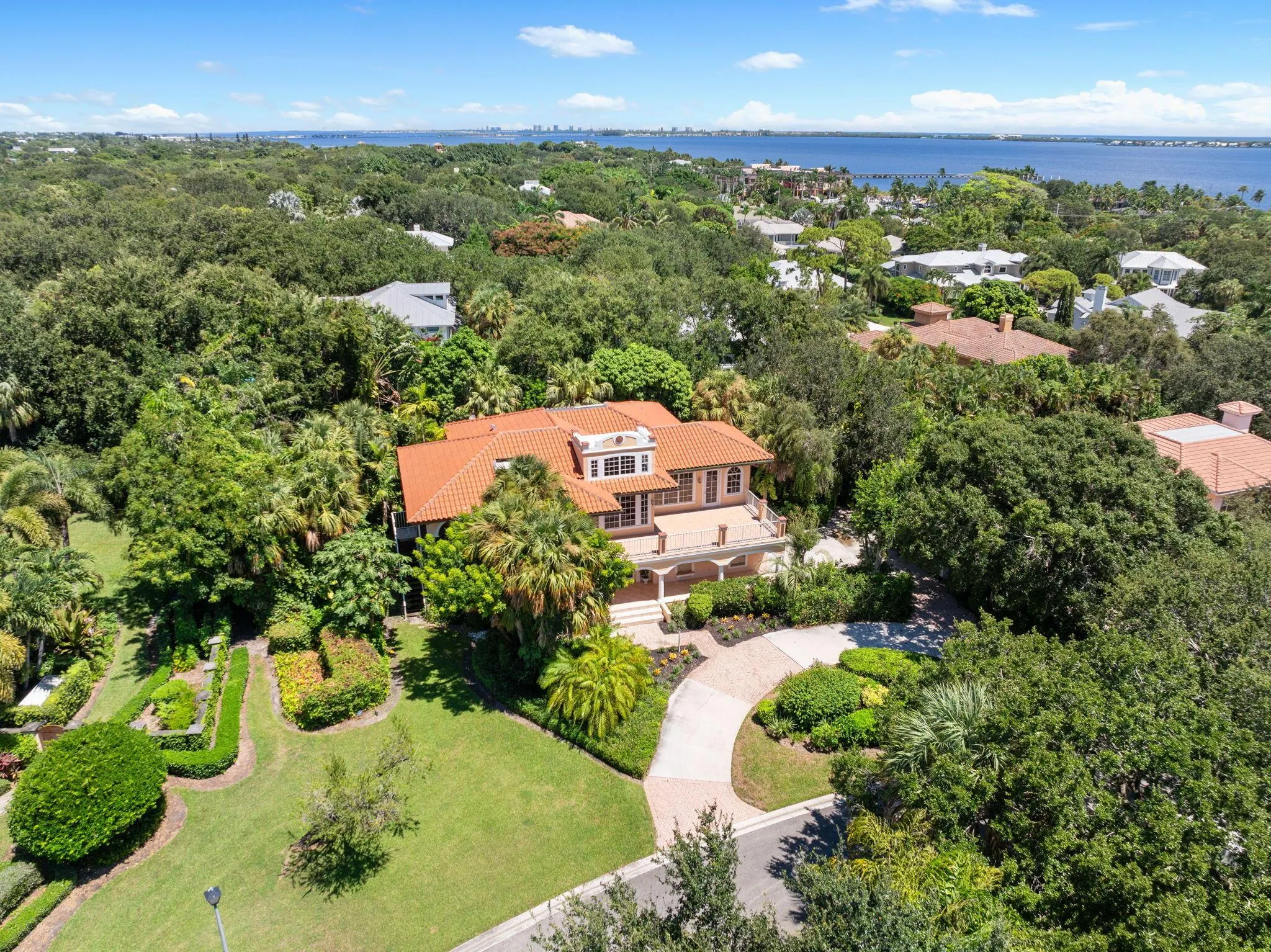 6 Castle Hill Way