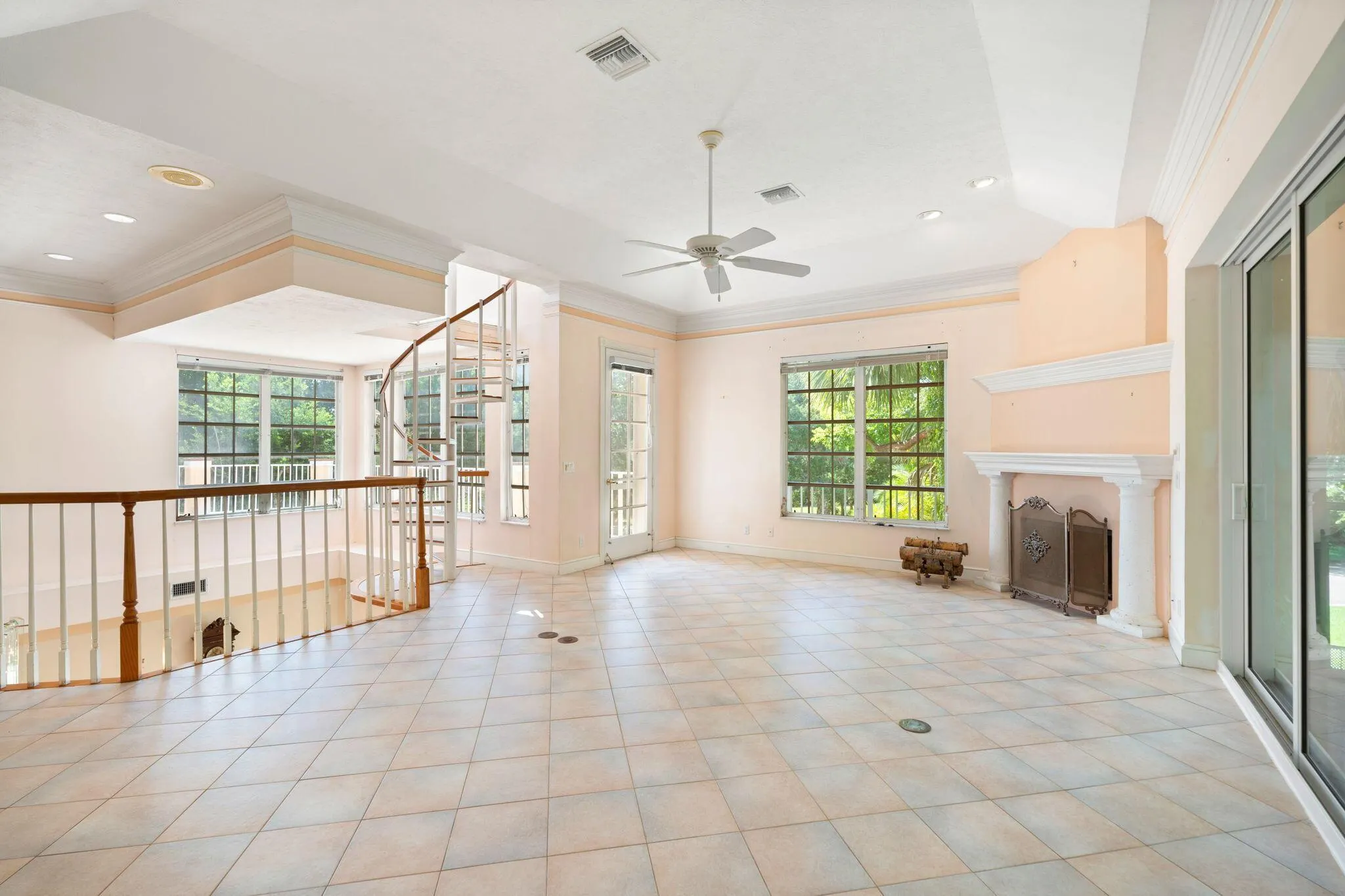 6 Castle Hill Way