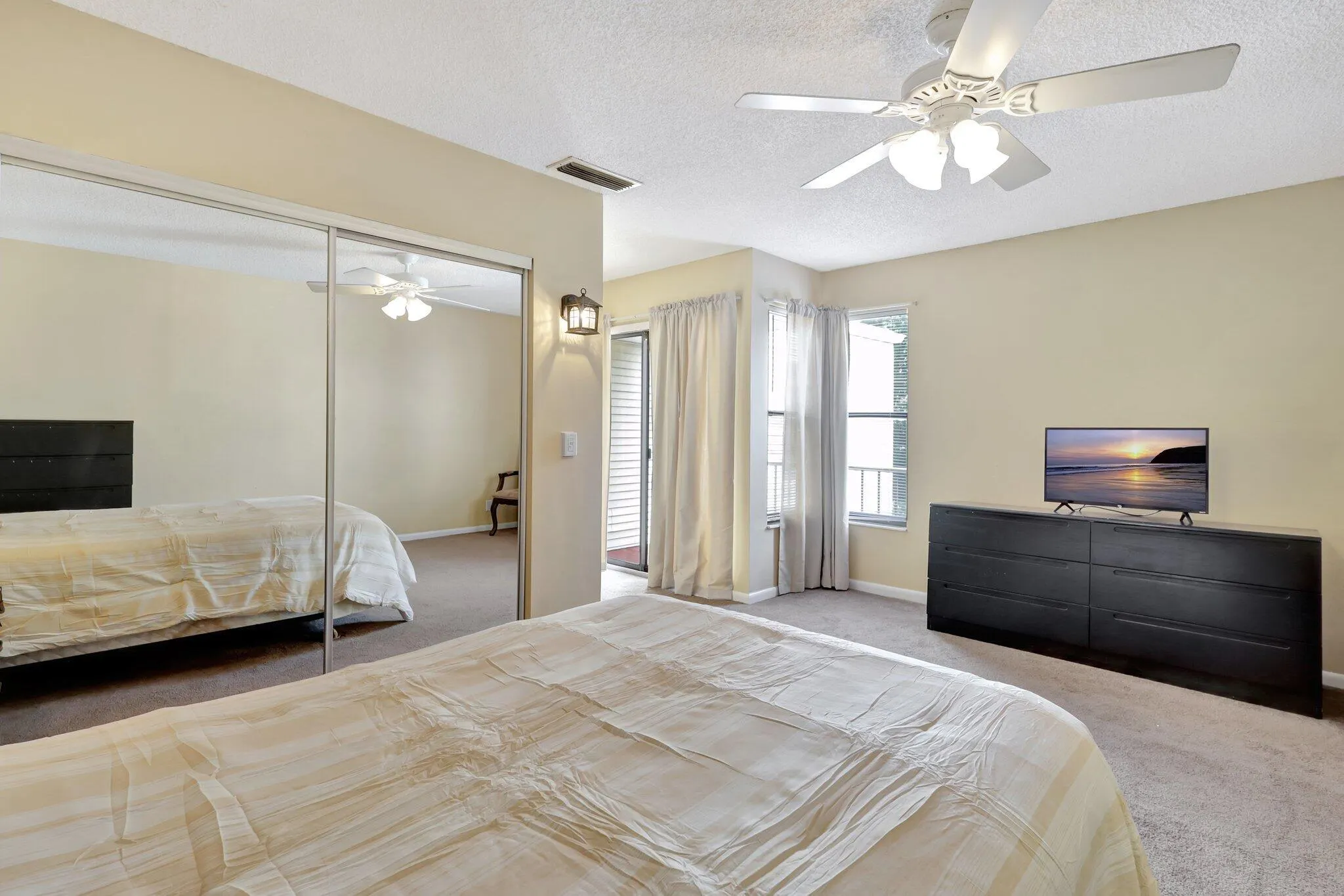 1558 Shaker Circle