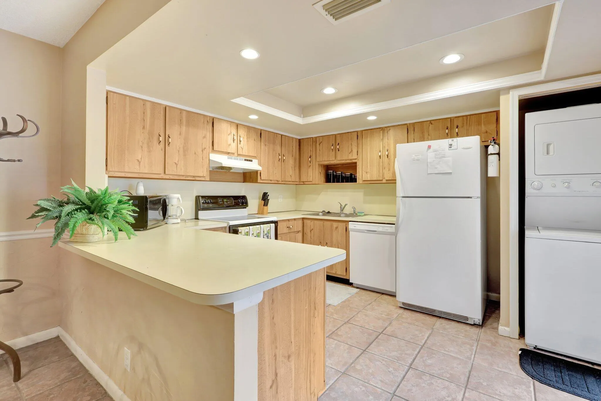1558 Shaker Circle