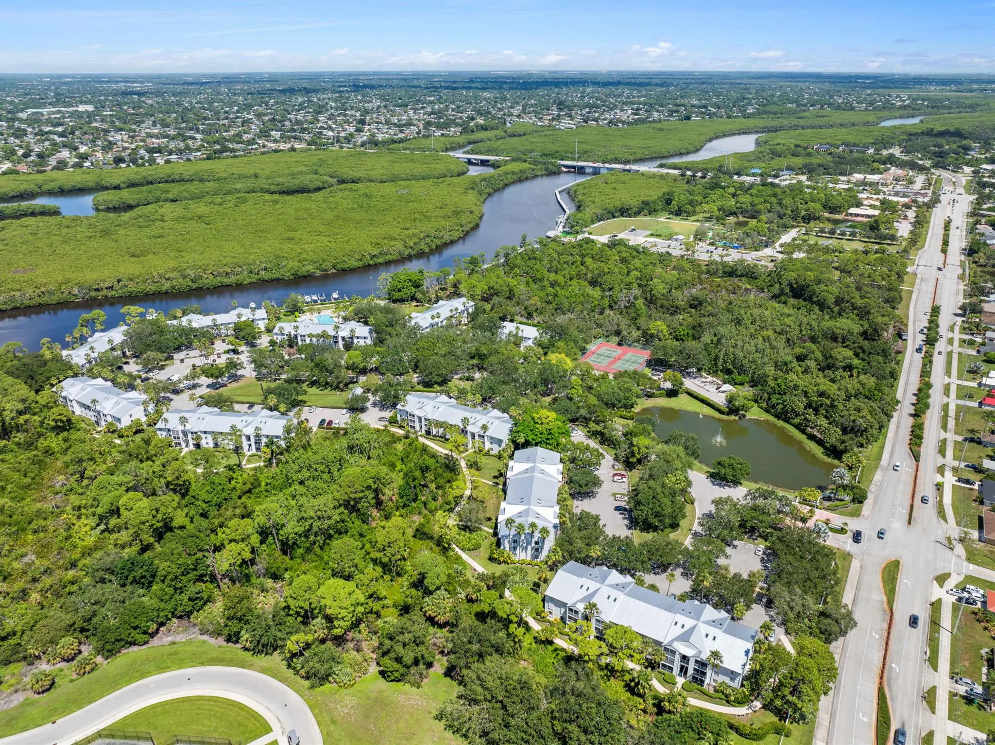 2508 SE Anchorage Cove, #H-1