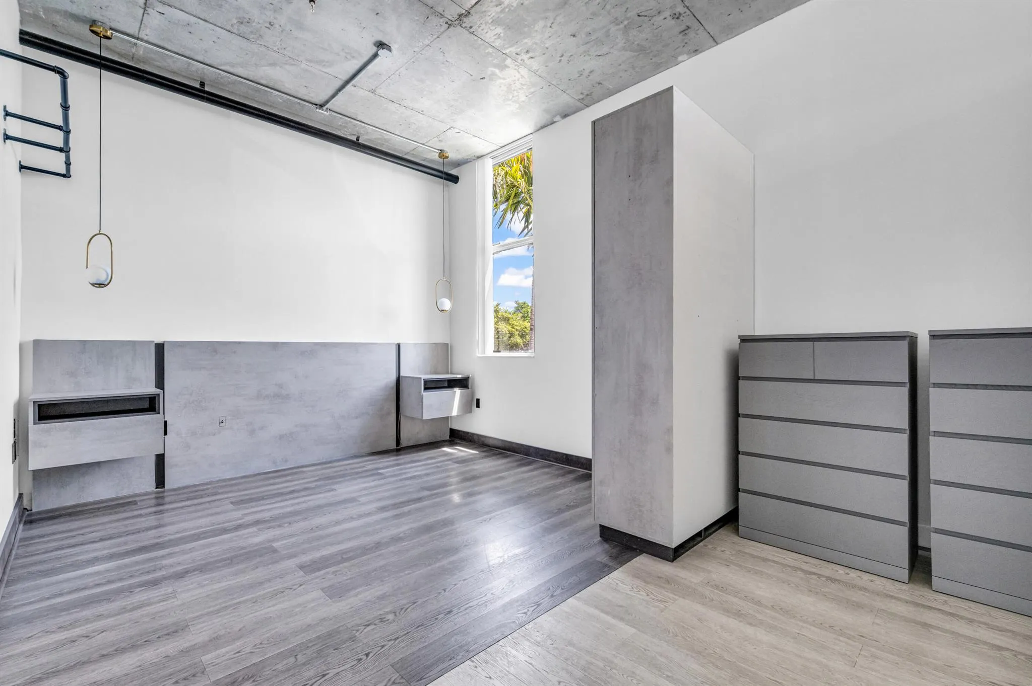 2100 Van Buren Street, #203