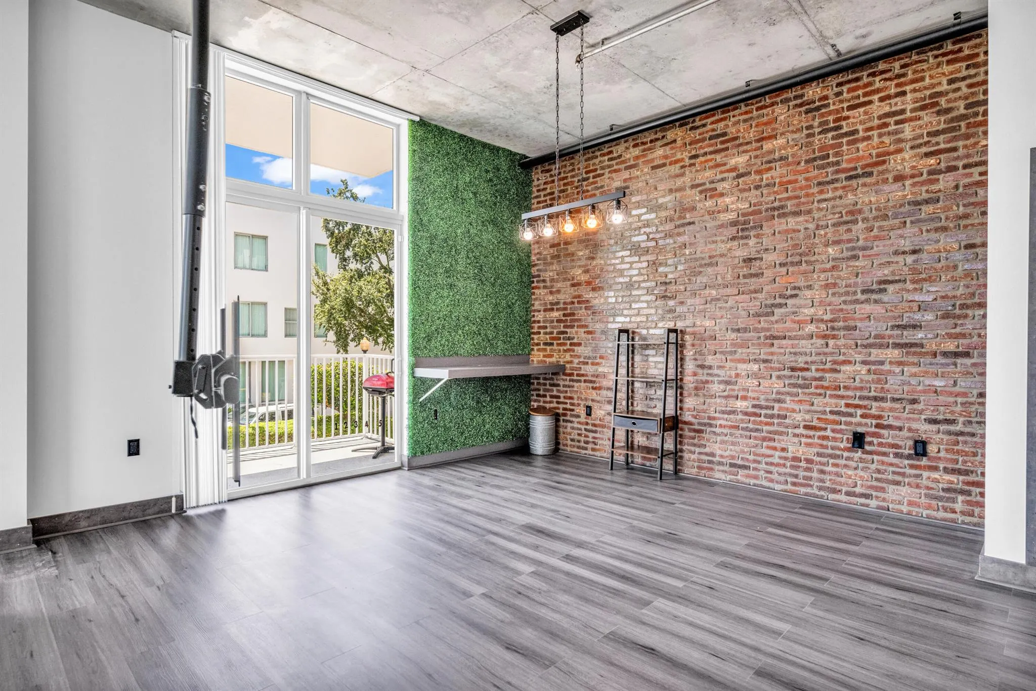 2100 Van Buren Street, #203