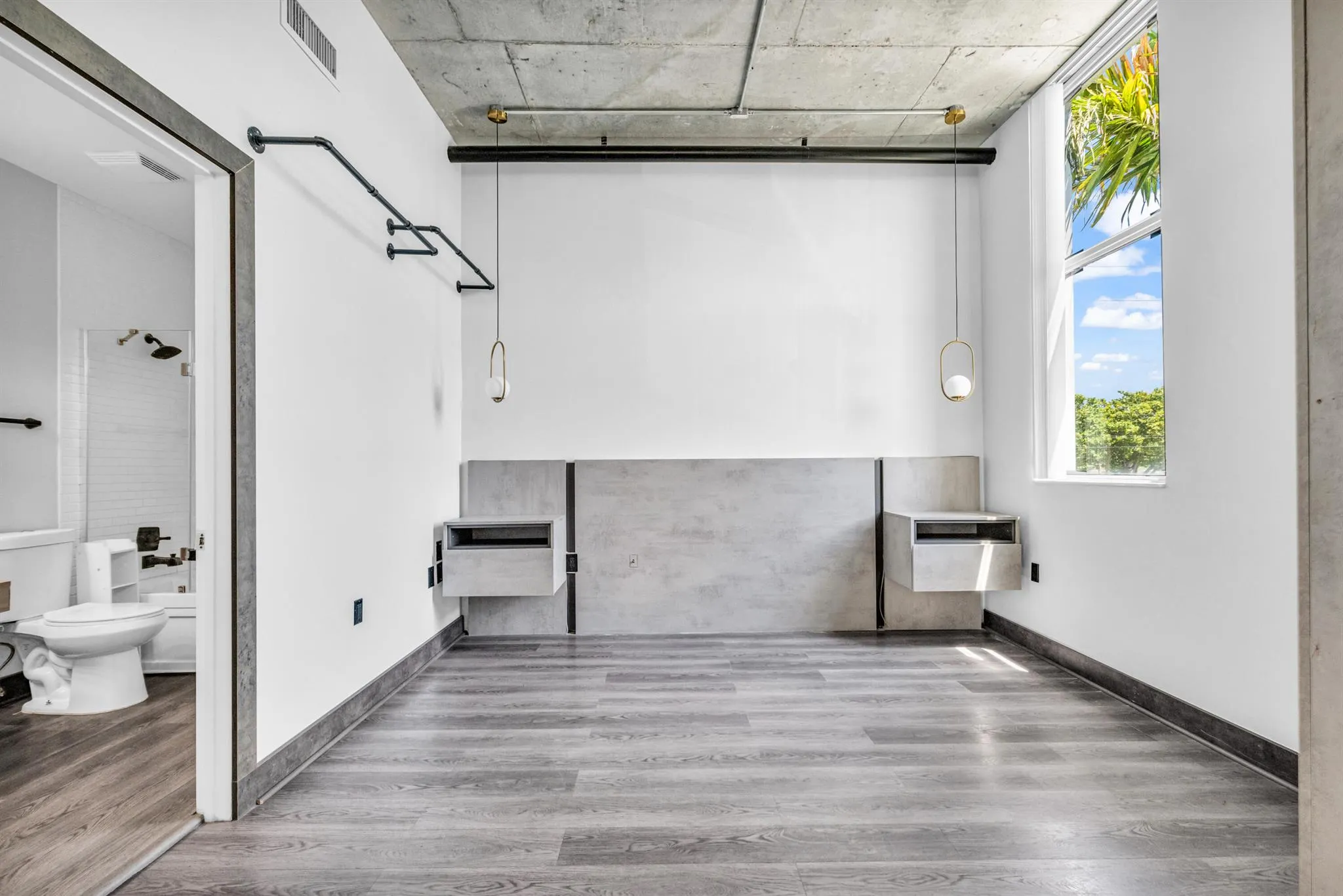 2100 Van Buren Street, #203