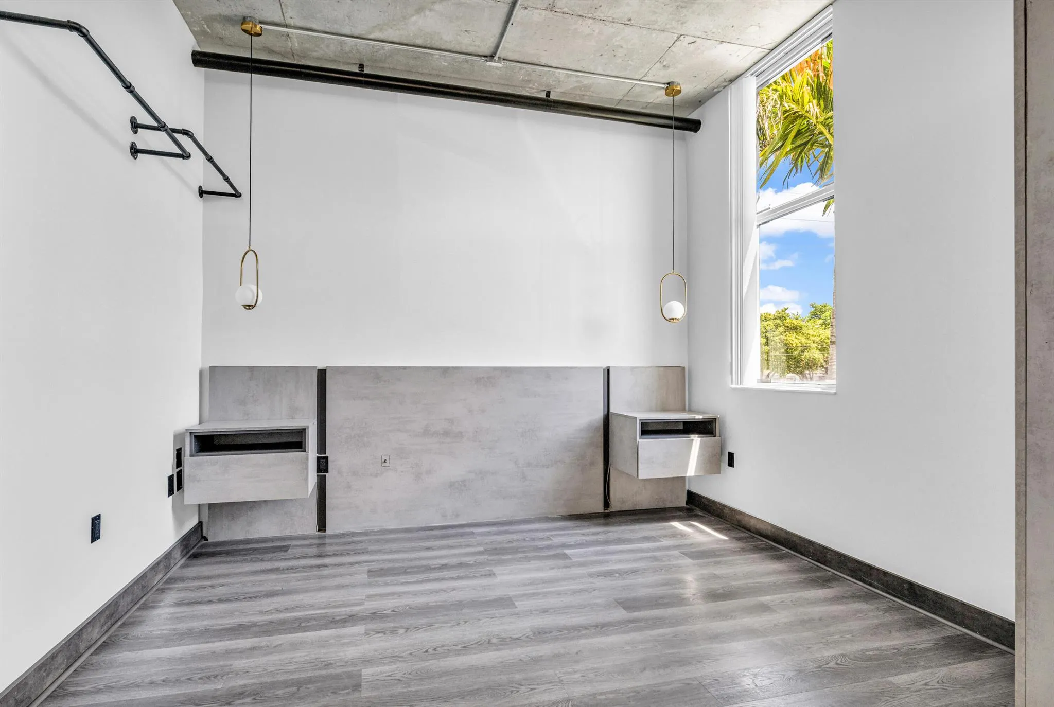2100 Van Buren Street, #203
